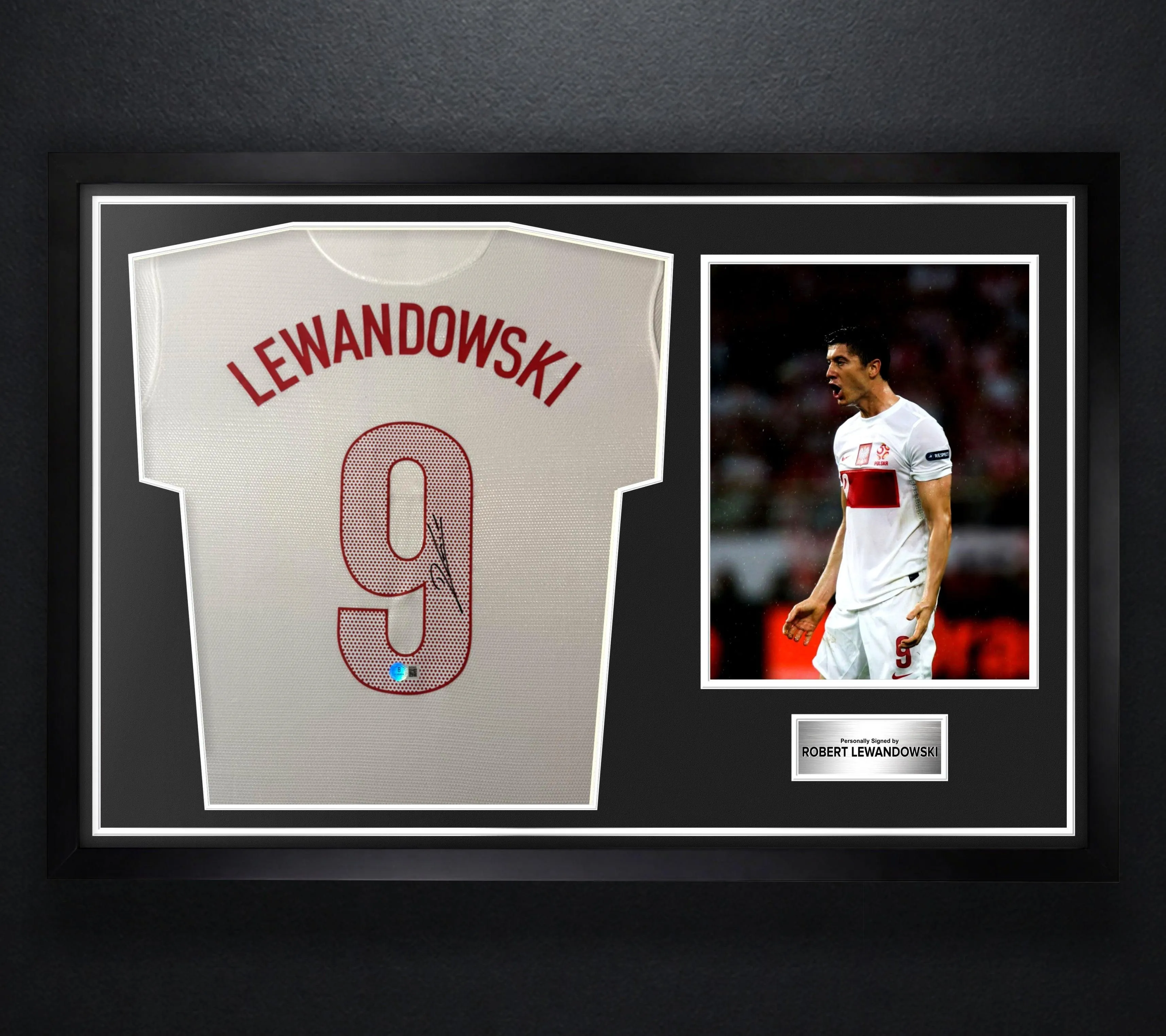 Robert Lewandowski Signed Poland Nike Jersey Framed Beckett COA