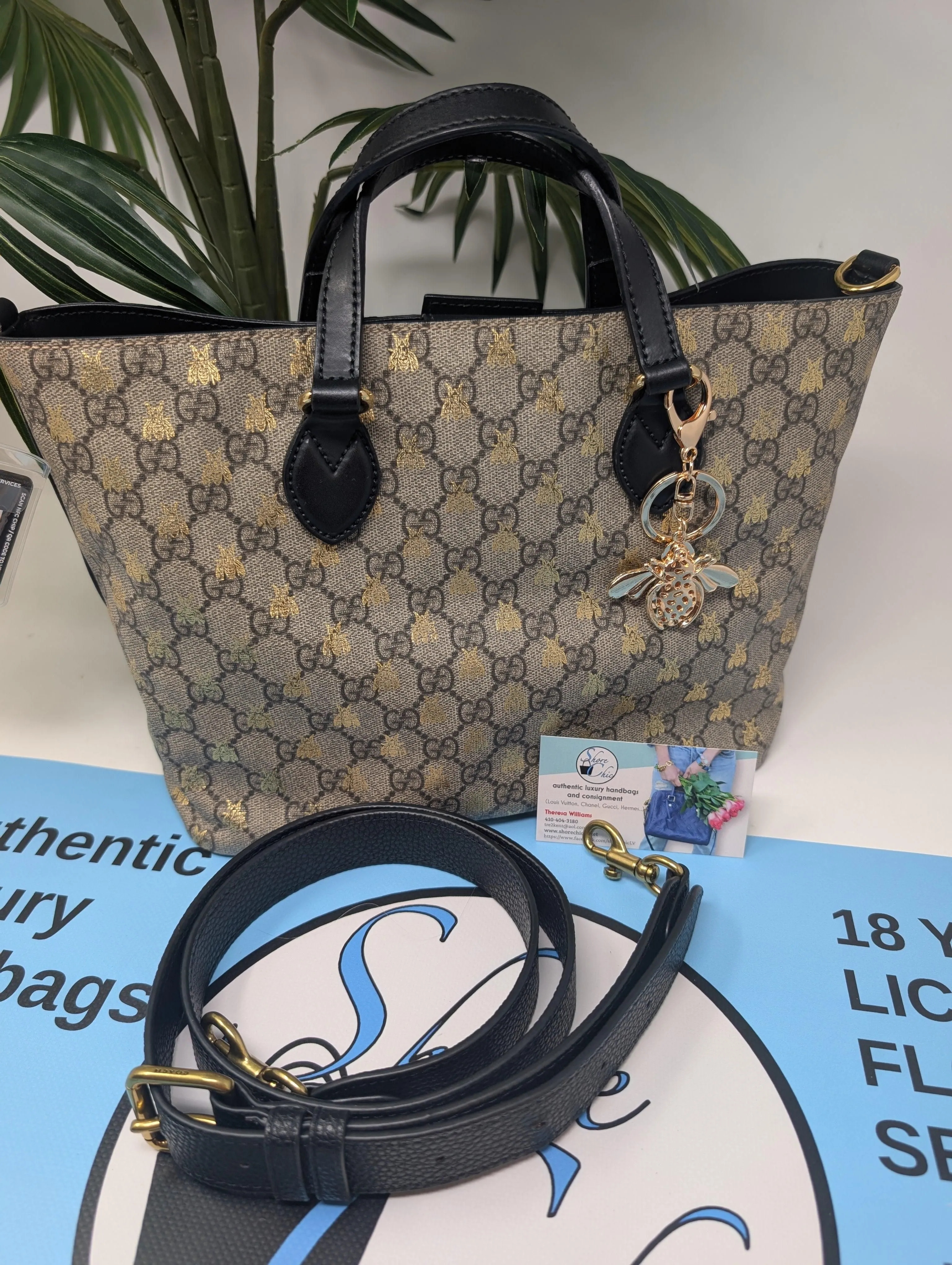 GUCCI GG SUPREME BEES SMALL SHOPPER TOTE, EXCELLENT