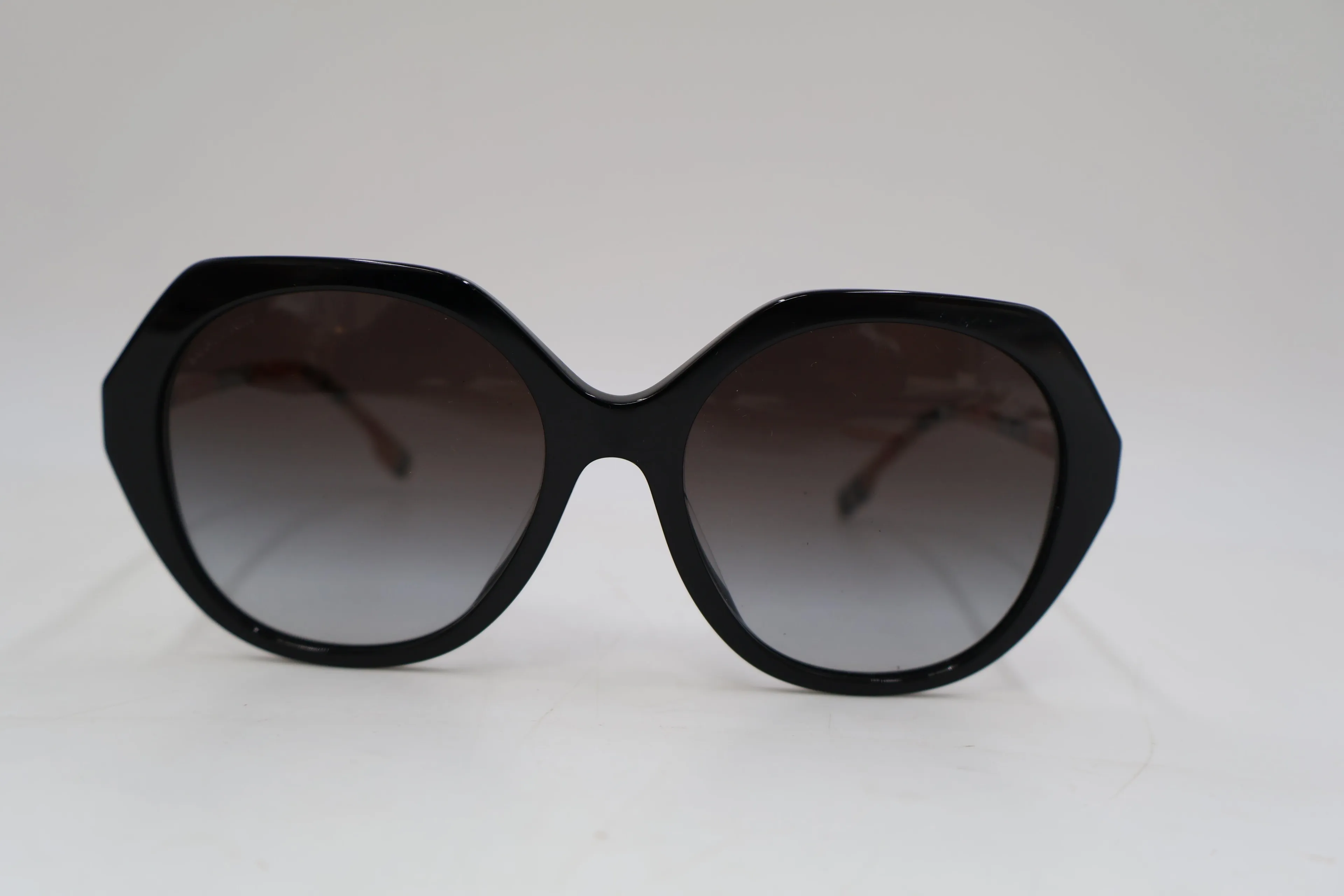 Burberry Oversized Geometric Sunglasses (07)