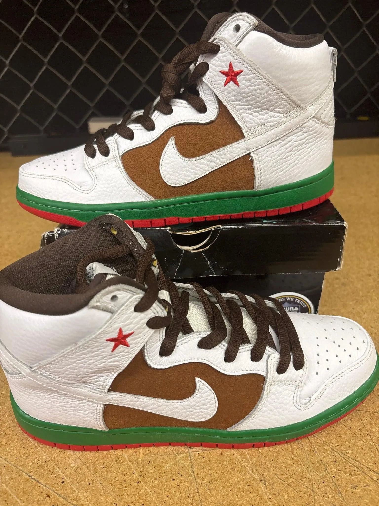 1268332 Nike SB Dunk High Cali Men’s 8.5 New