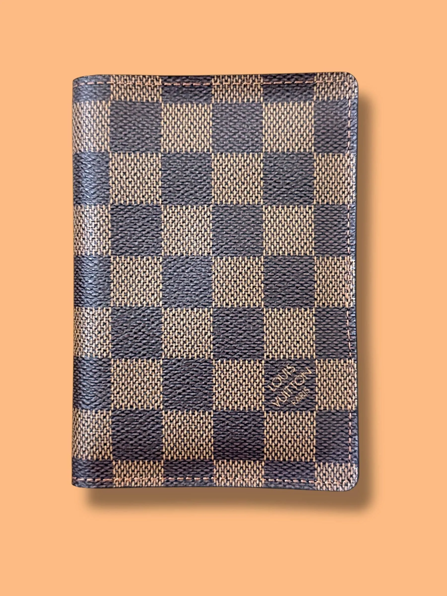 W207 LOUIS VUITTON Damier Ebene Passport Holder CA0015