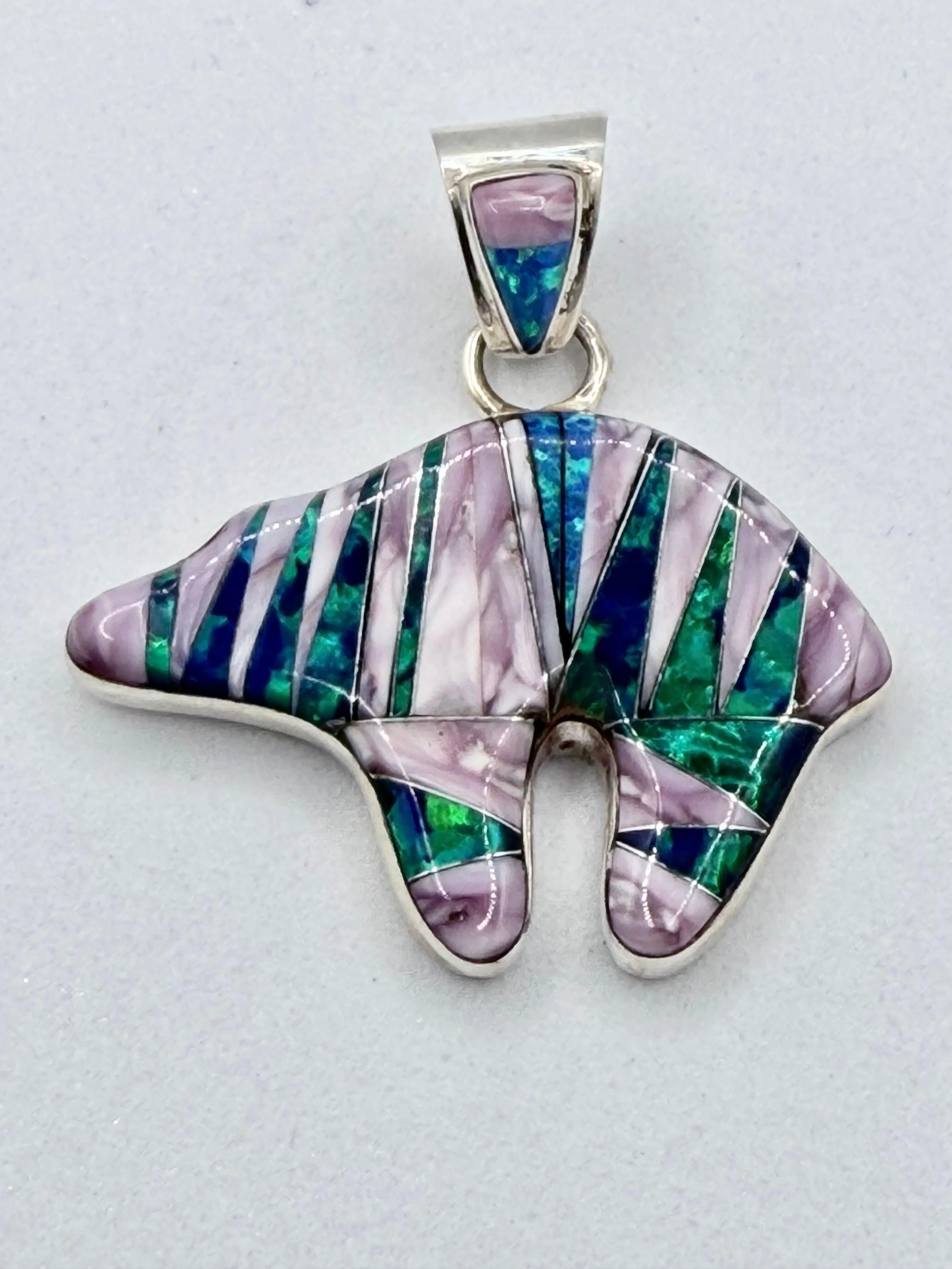 ZUNI BEAR INLAY WAMPUM & SPIDER OPAL PENDANT (ELW 25)