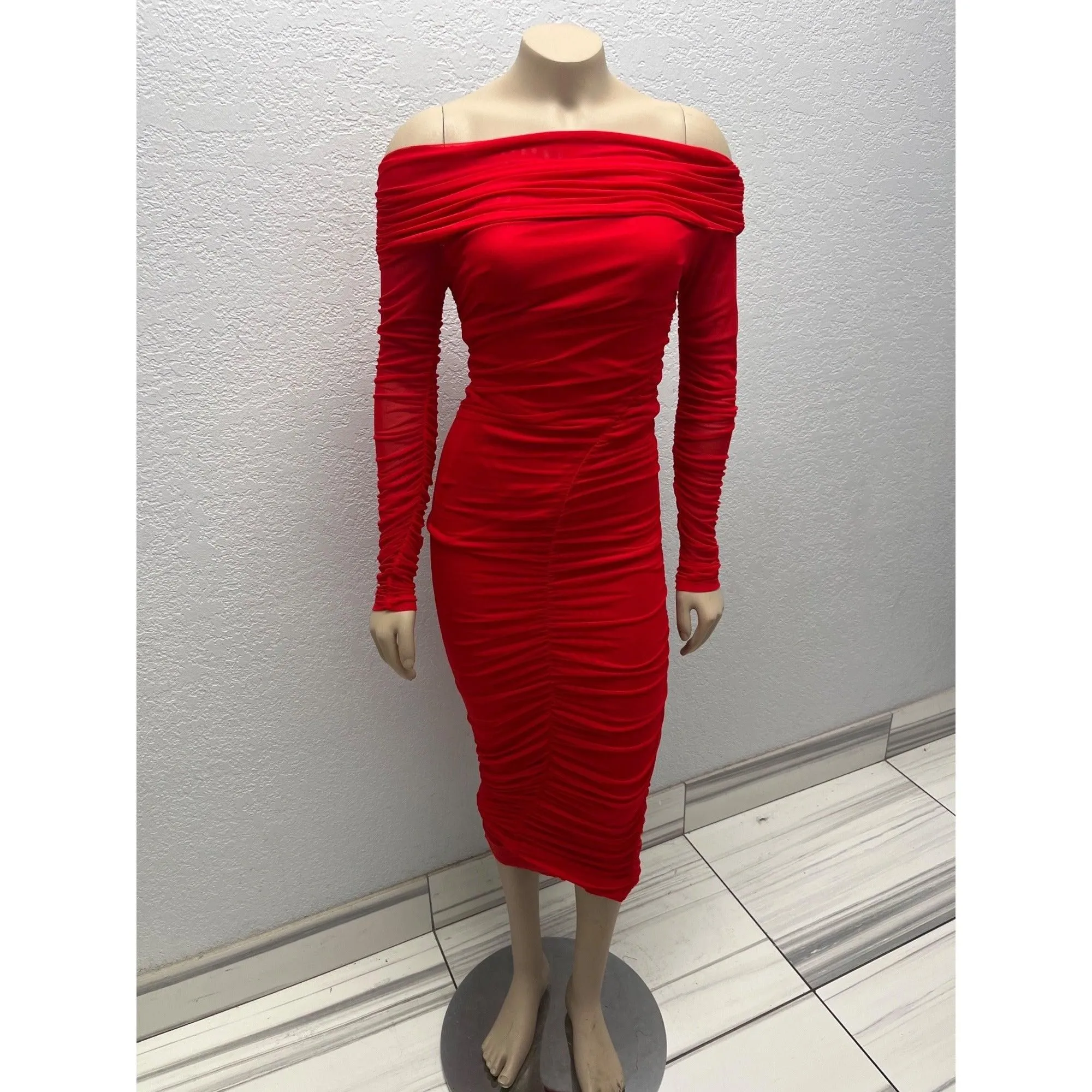 #1040 Fashion Nova XS Red Off-Shoulder Long Sleeve Ruched Bodycon Midi Dress