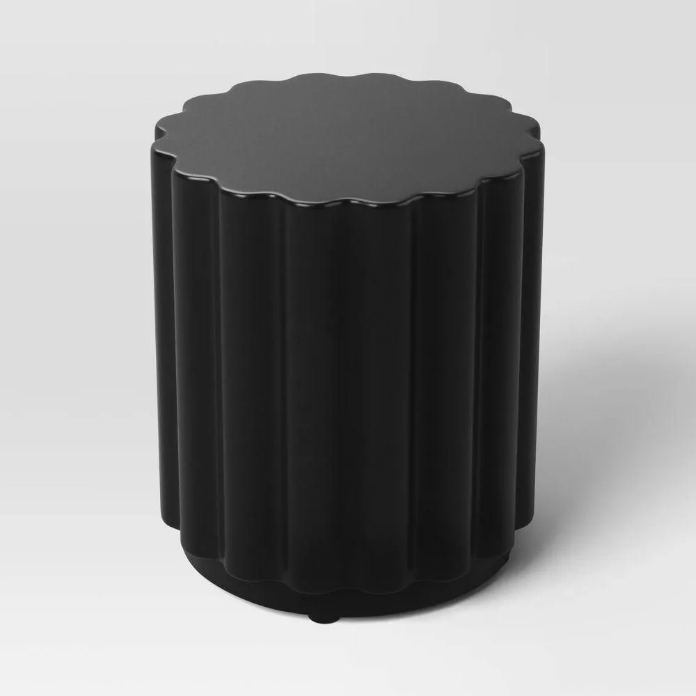 New without box - Scalloped Round Side Table Black - Room Essentials