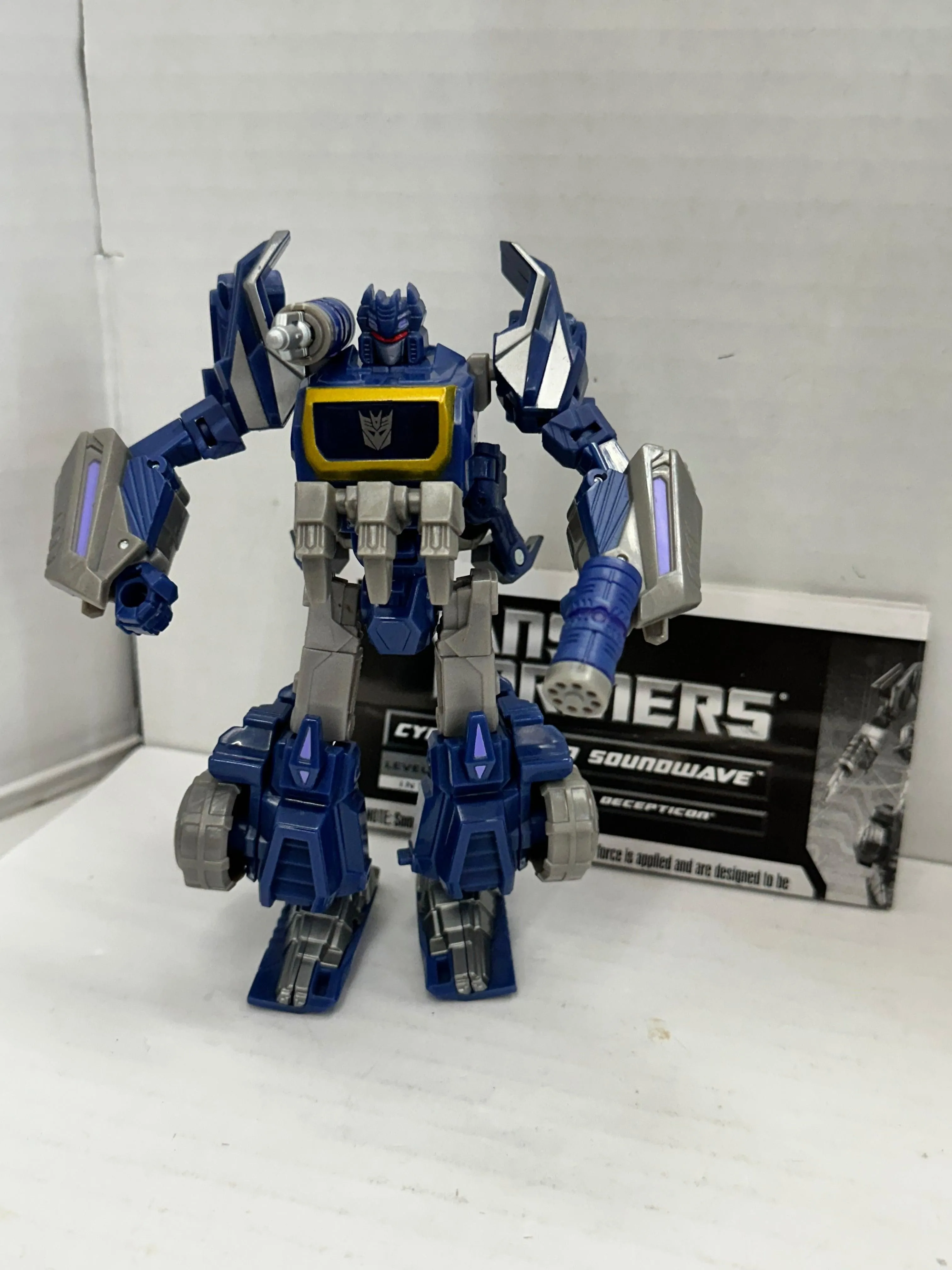 Hasbro Transformers Generations War For Cybertron WFC Deluxe Soundwave Complete