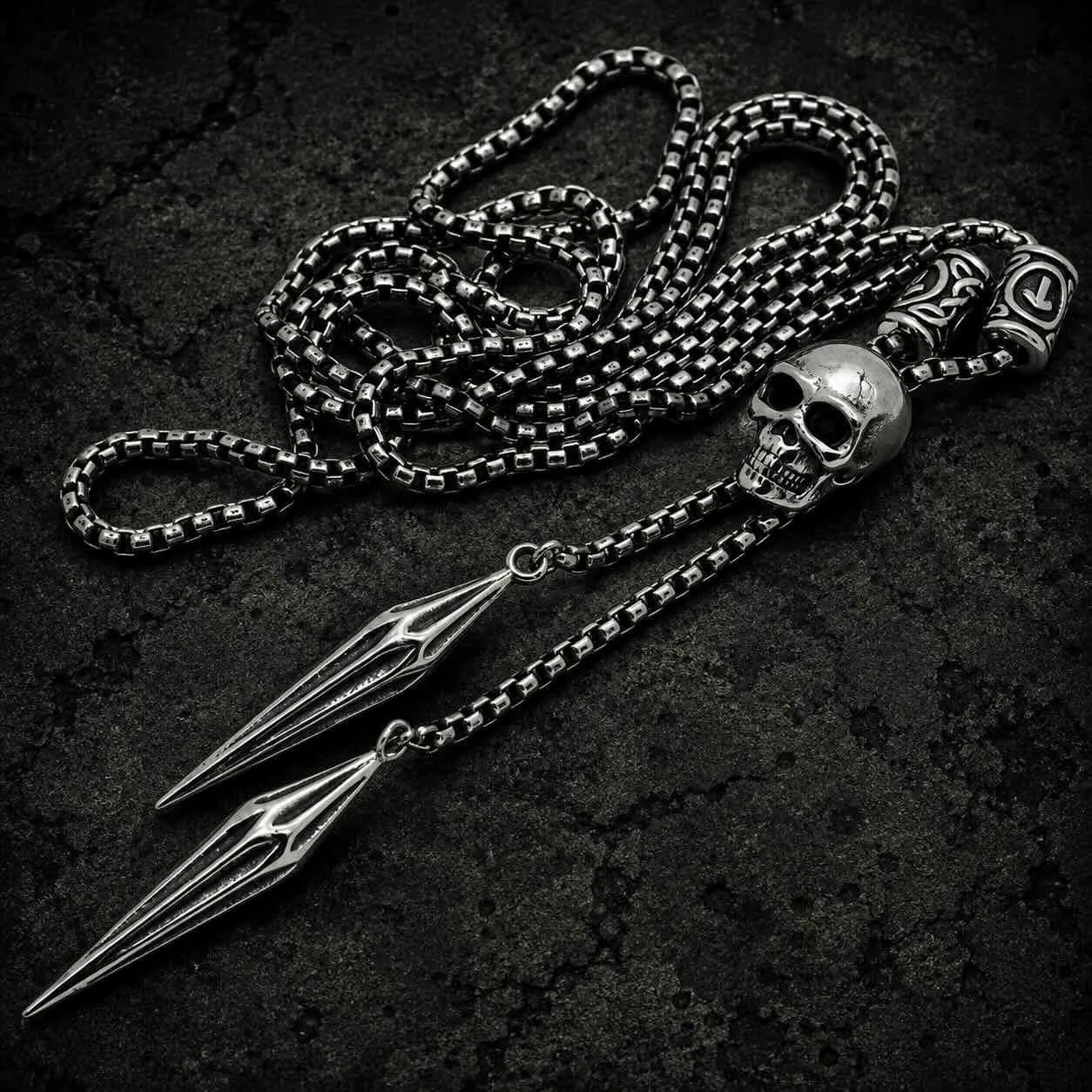 Outlaw Skull Spikes w/34" Chain (#N320)