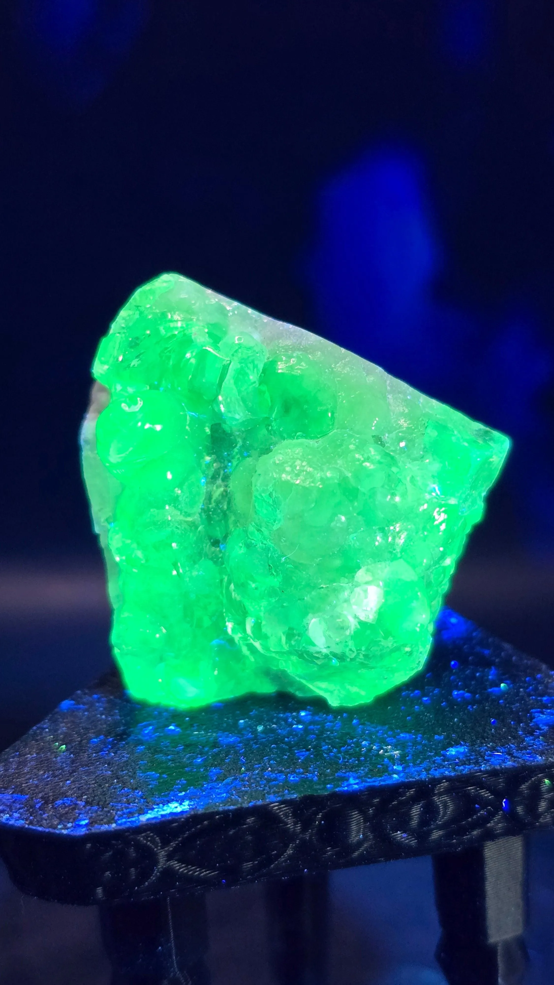 UV Fluorescent Hyalite Opal with Polished Base – Zacatecas, Mexico – 37 Grams