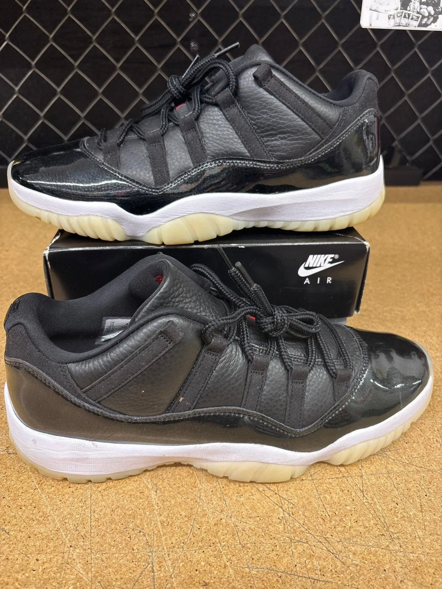 1291199 Jordan 11 Low 72-10 Men 13 Used