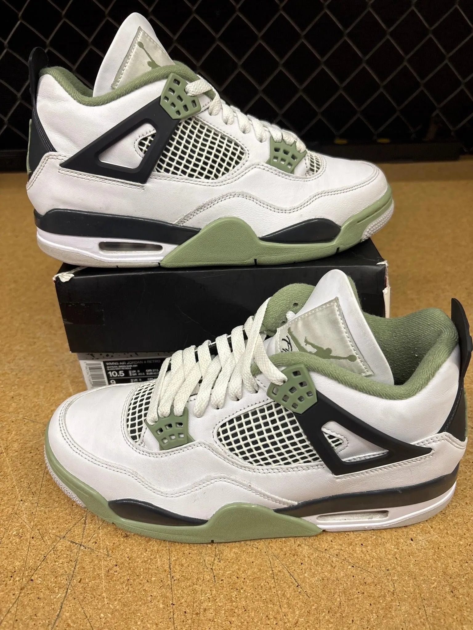 1297379 Jordan 4 Seafoam Men 9 Used