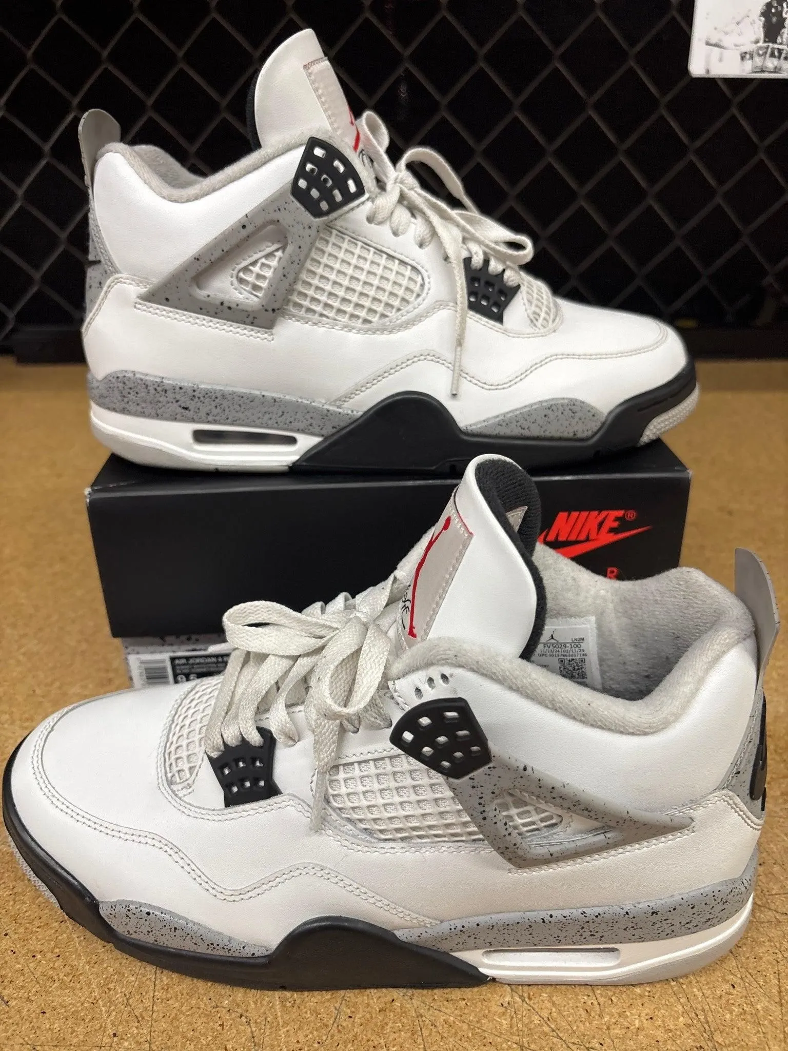 1302731 Jordan 4 White Cement  Men 9.5 Used