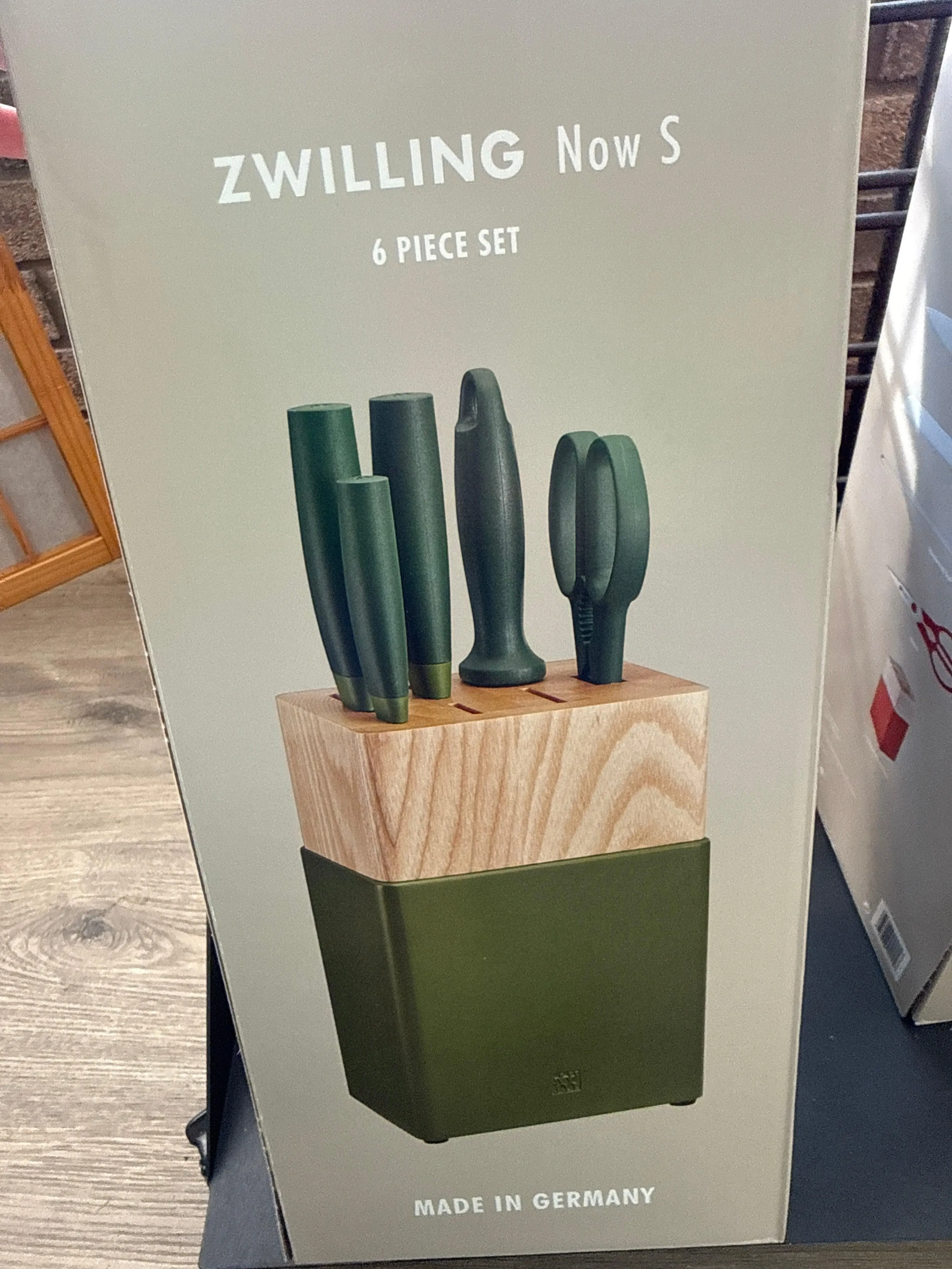 Henckels Zwilling 6pc Kitchen set  ( New in box with block )