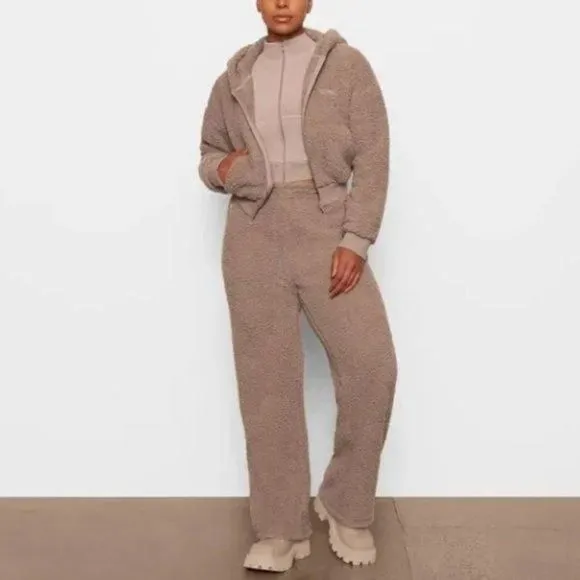 Product image for Skims Desert High Rise Straight Leg Teddy Track Pants sz XL