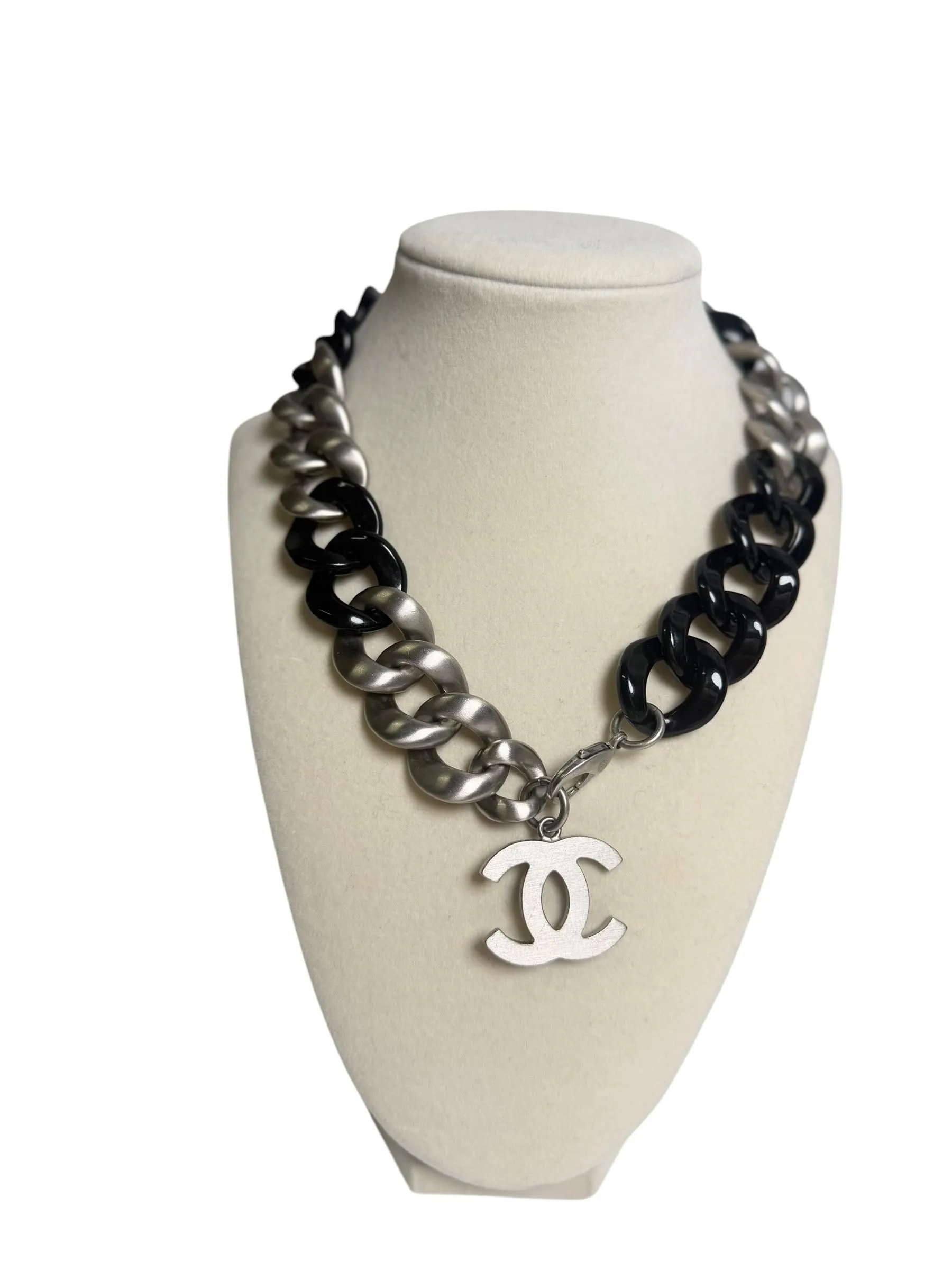 Chanel Oversized CC Chunky Chain Necklace Black Silver T6780
