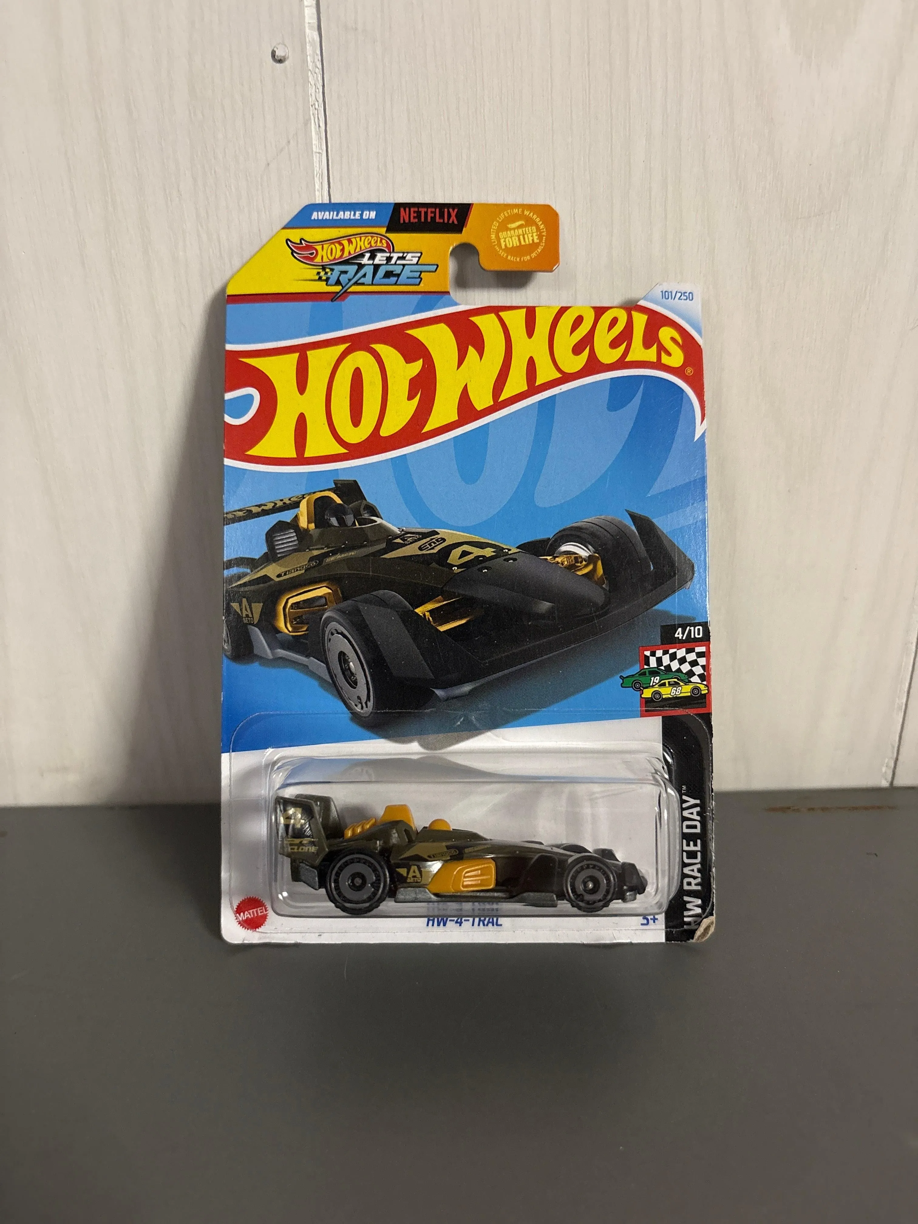 Hot Wheels HW-4-Trac Diecast
