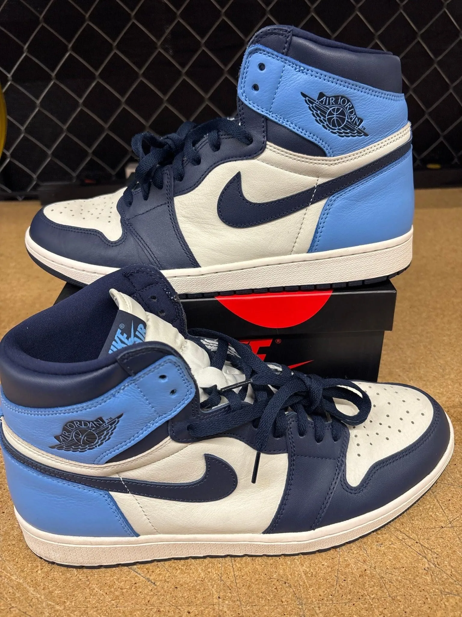 1307684 Jordan 1 High Obsidian Men 13 Used