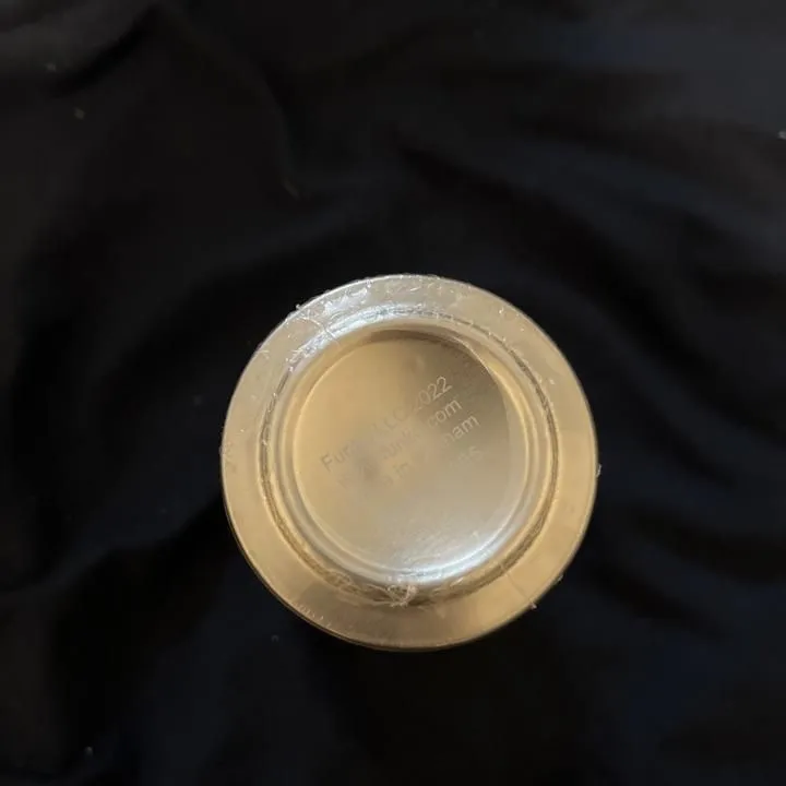 Listing Image Blurred Background