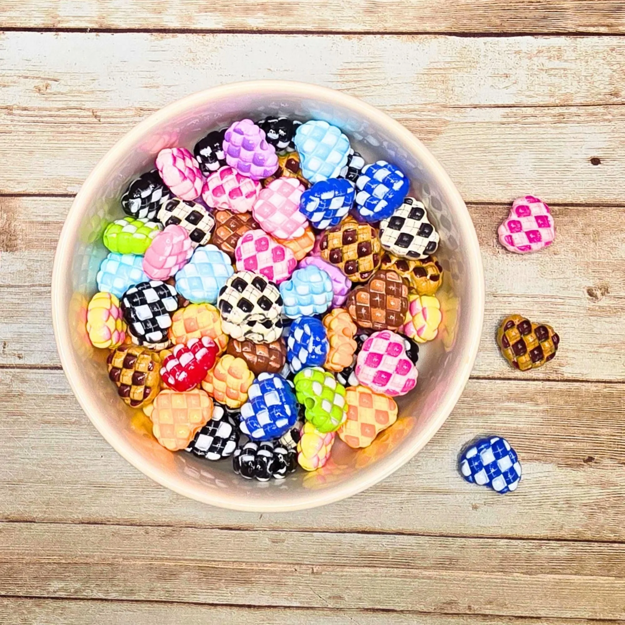 Checkered Heart Beads Set of 6 | Chunky Heart Focal Beads | Colorful Checkerboard Beads | Kawaii Craft Supplies | Beads for Pens & Keychains