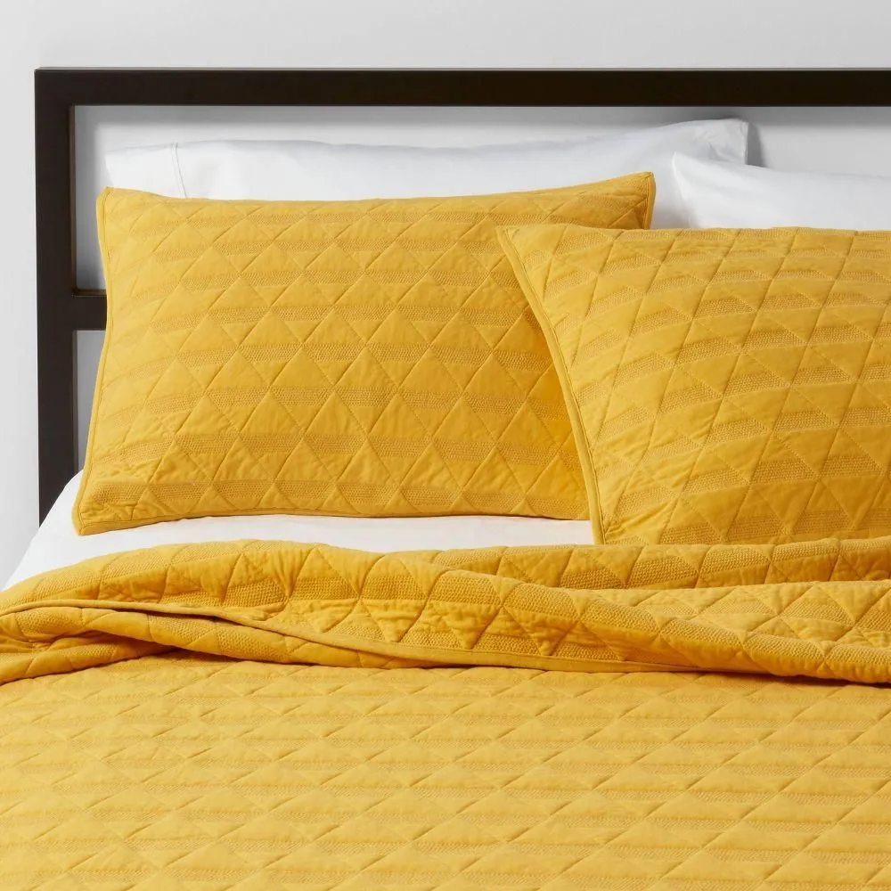 New without box - Citron Triangle Stitched Jersey Quilt (Full/Queen) - Project 62 + Nate Berkus