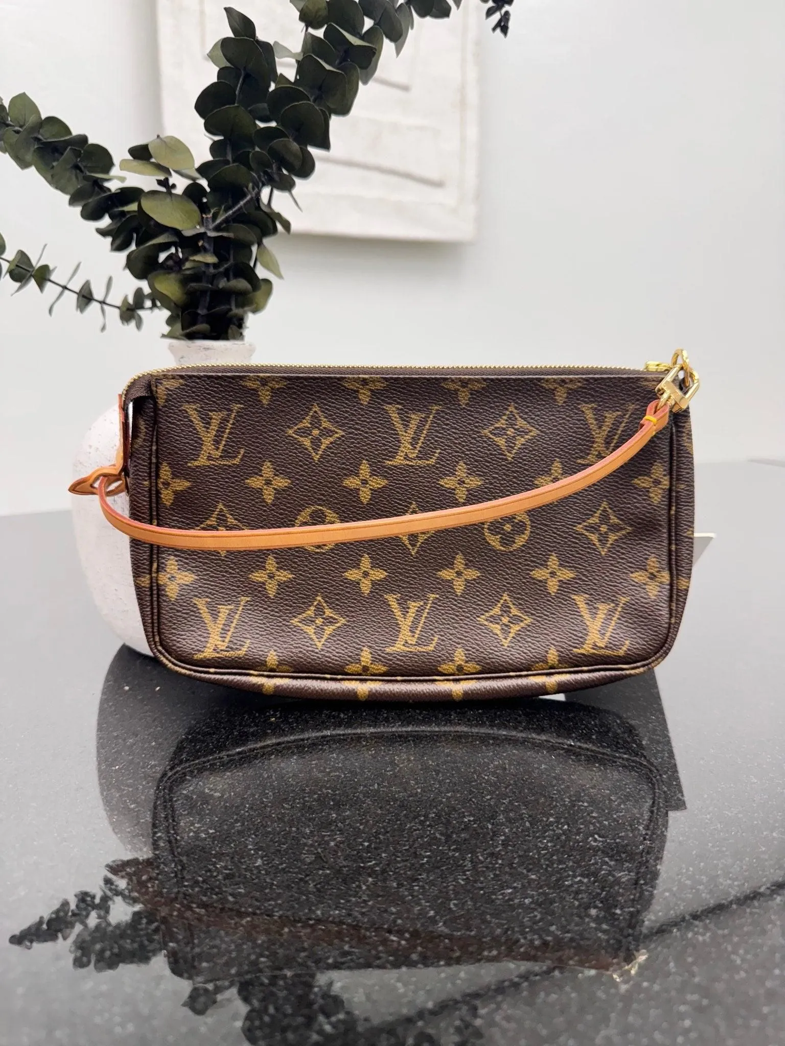 LIKE NEW - Louis Vuitton Monogram Pochette Accessoires