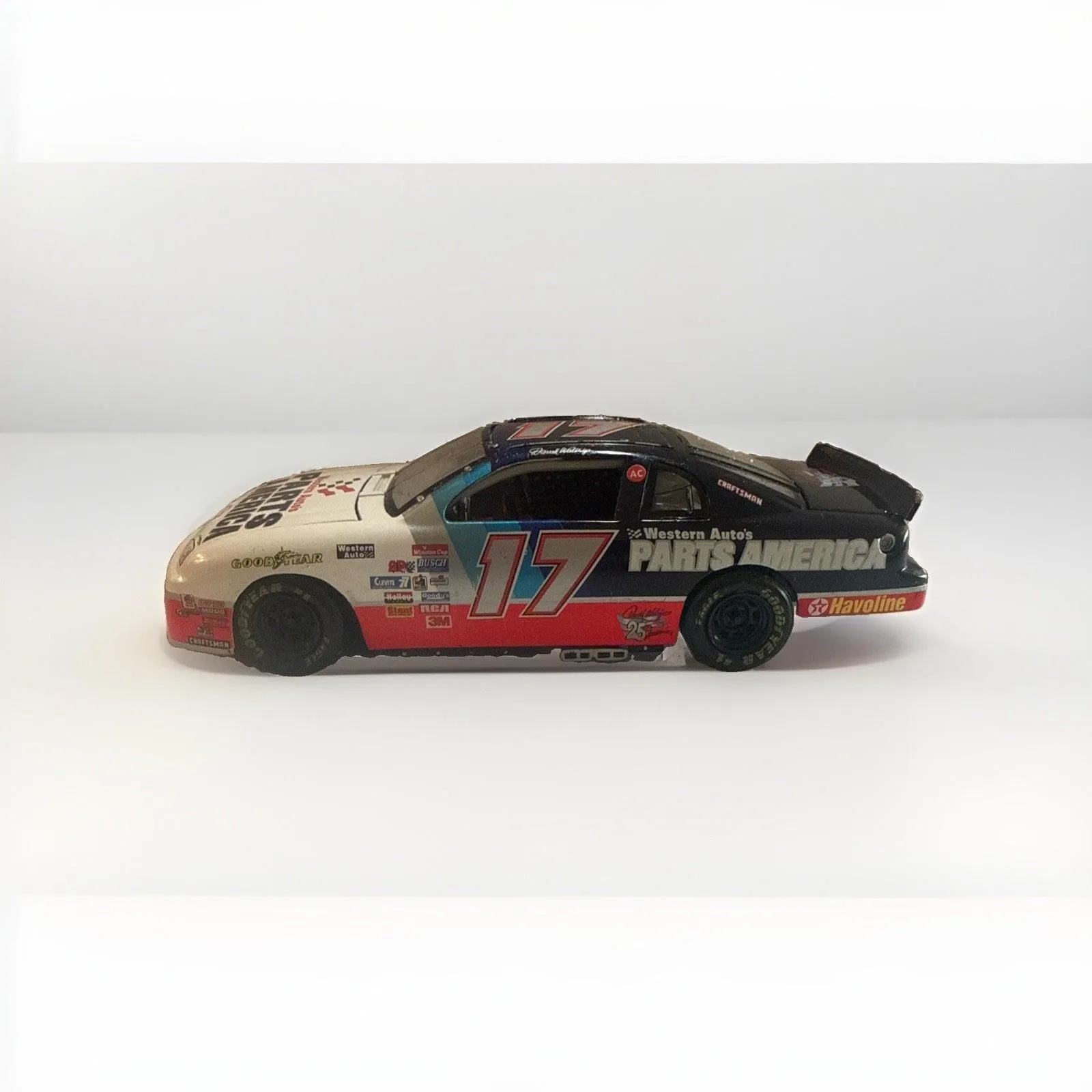 Darrell Waltrip # 17 Western Auto Parts Monte Carlo 1:24 Die Cast Replica