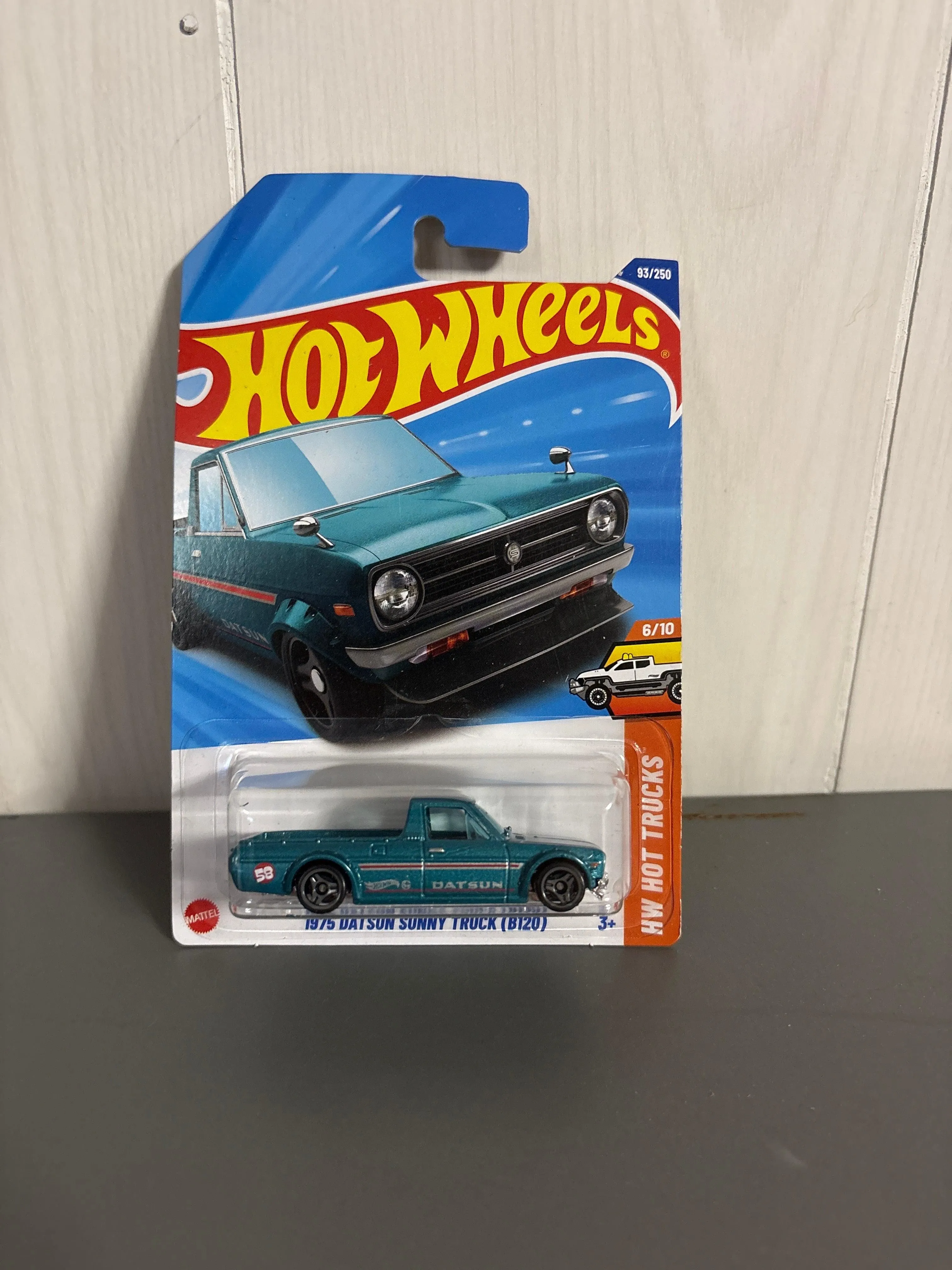 Hot Wheels 1975 Datsun Sunny Truck (B120) Diecast green
