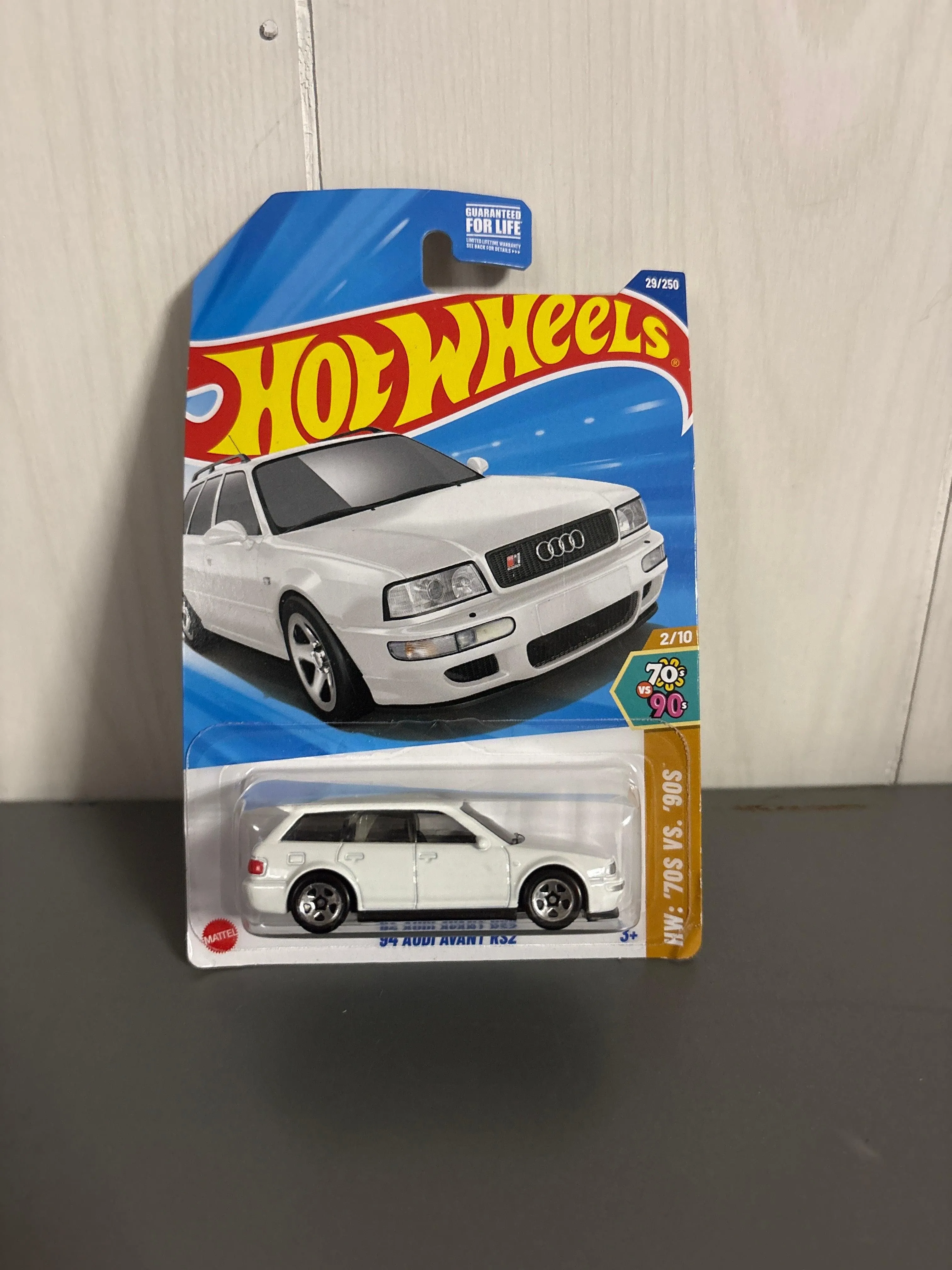 Hot Wheels 94 Audi Avant RS2 Diecast white