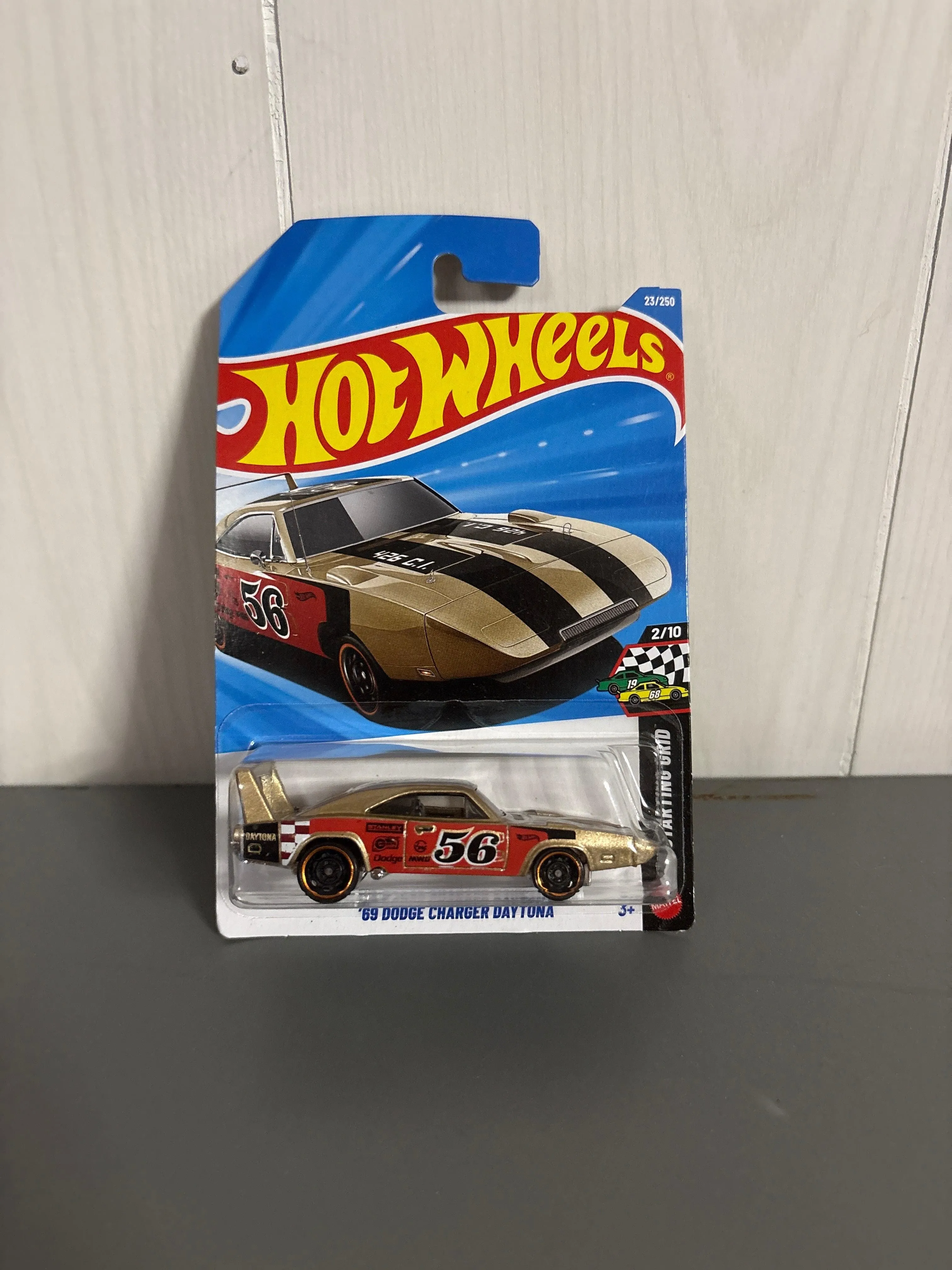 Hot Wheels 69 Dodge Charger Daytona Diecast