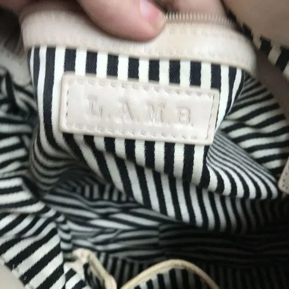 Listing Image Blurred Background