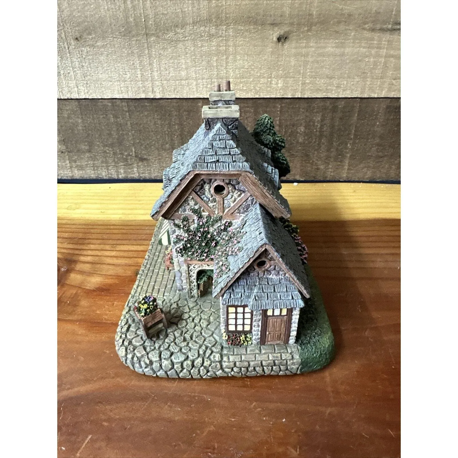 Listing Image Blurred Background