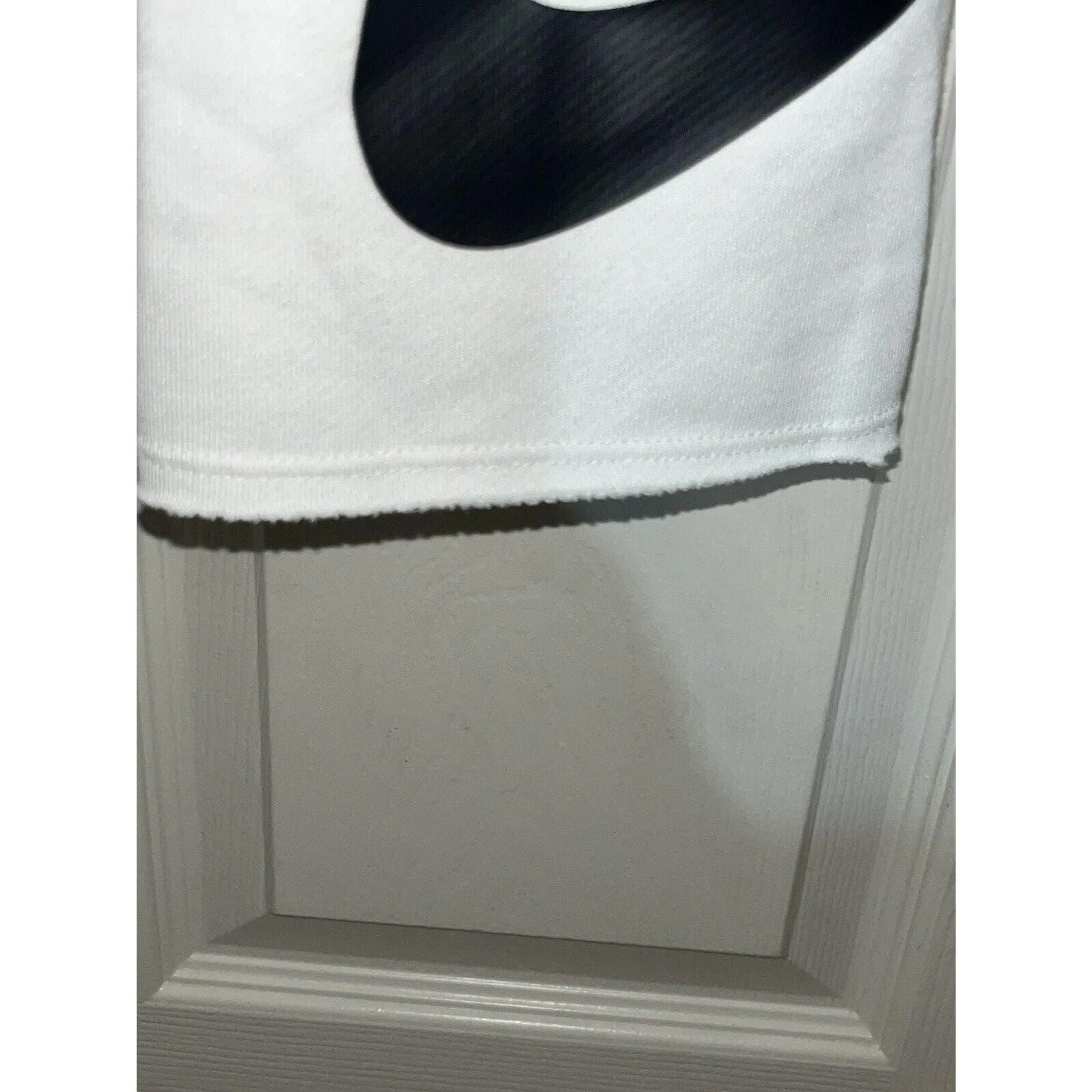 Listing Image Blurred Background