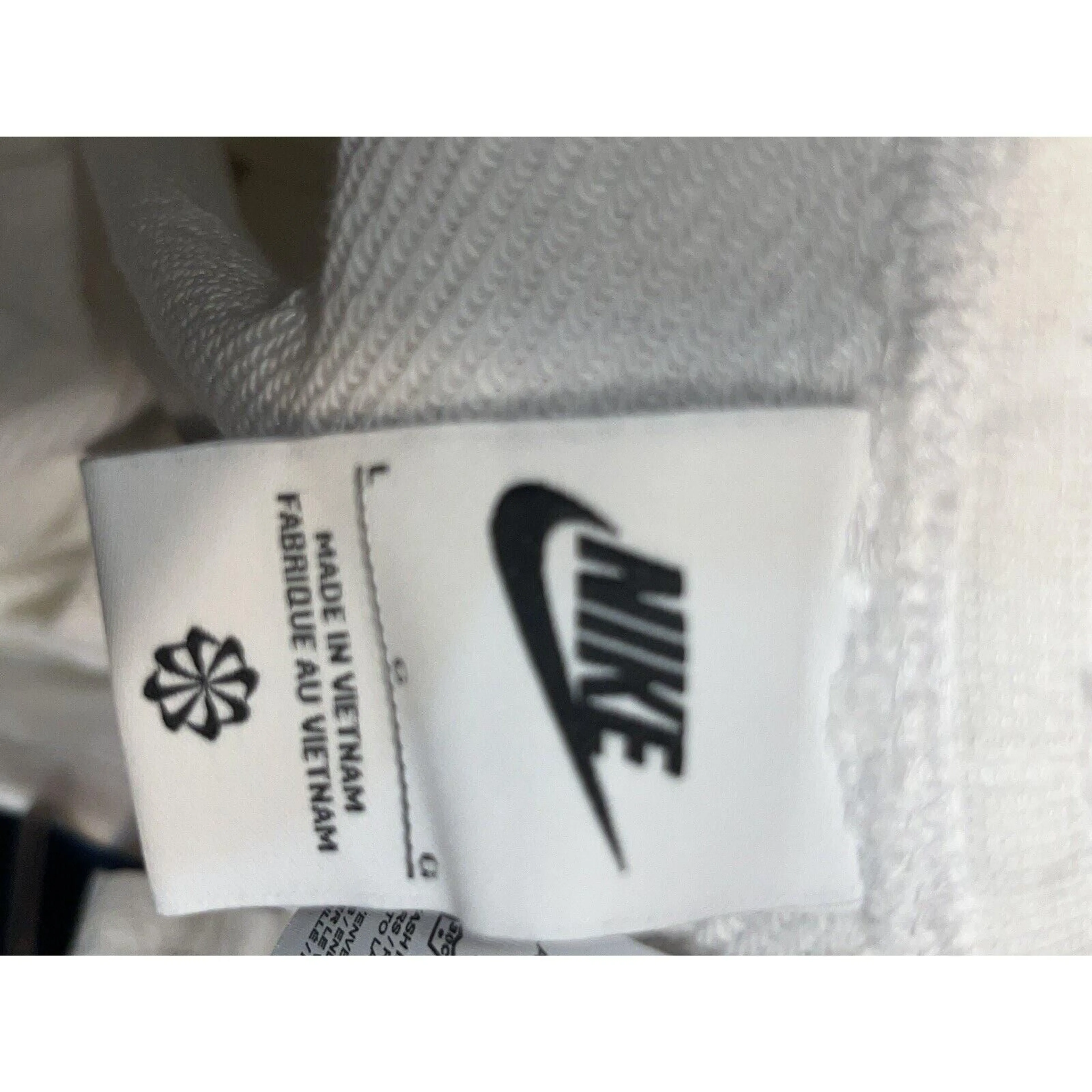 Listing Image Blurred Background