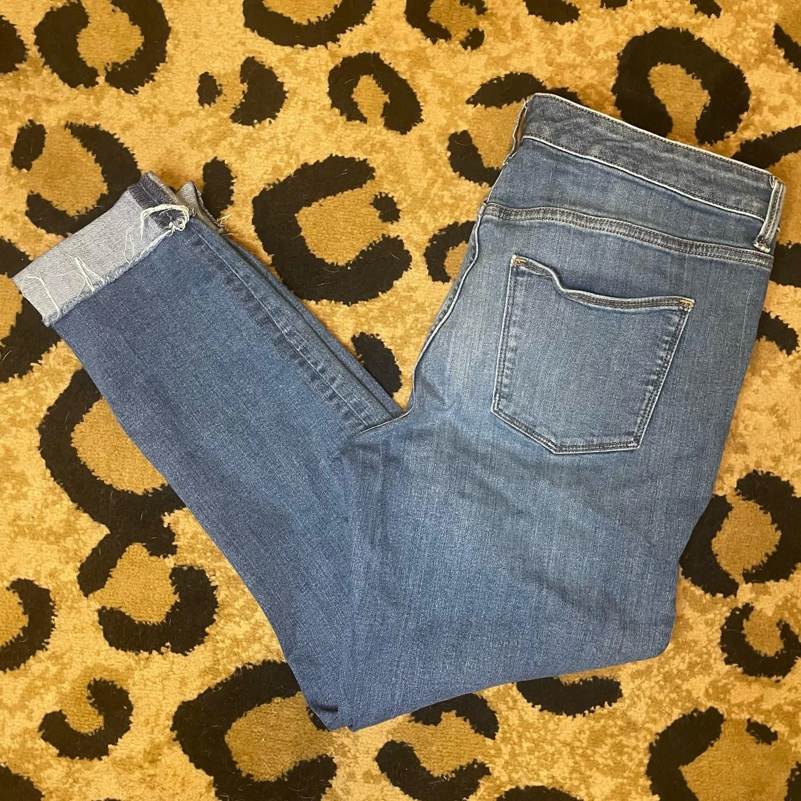 Product image for Universal Threads distressed blue jeans women's size 14 32" waist 27" length