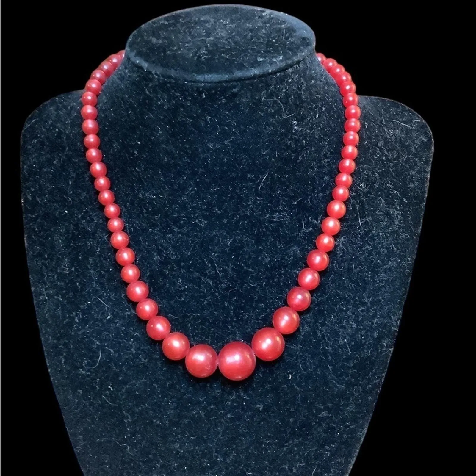Product image for Vintage Red Plastic Graduated Beaded Necklace 15”