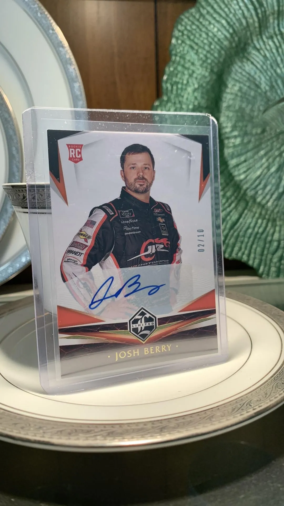 Listing Image Blurred Background