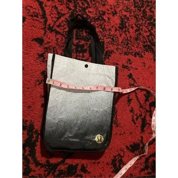 Lululemon Small Reusable Shopping Tote Lunch Bag  Whatnot: Shop, Sell,  Connect