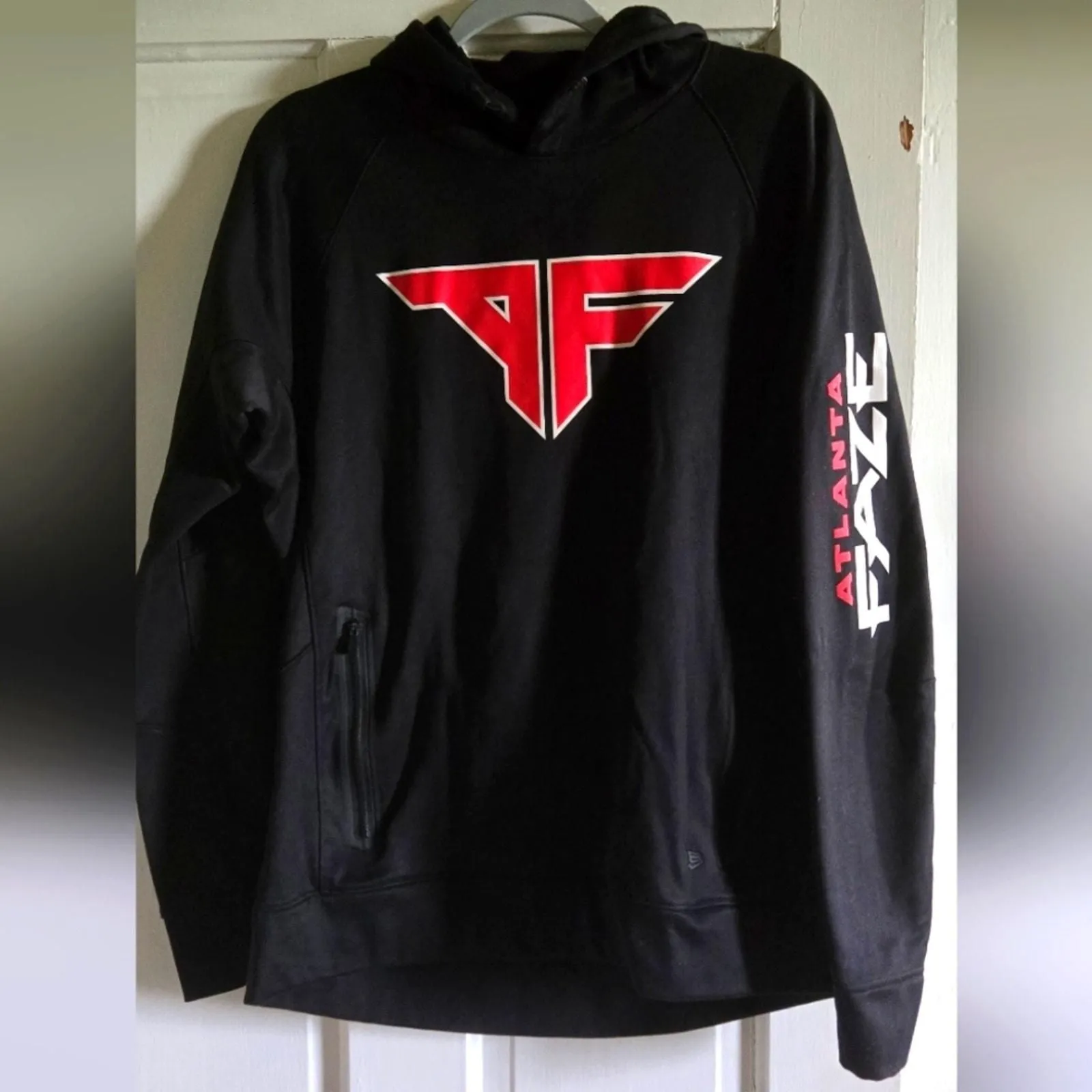 Product image for Call of Duty Atlanta Faze primary logo pullover hoodie size L