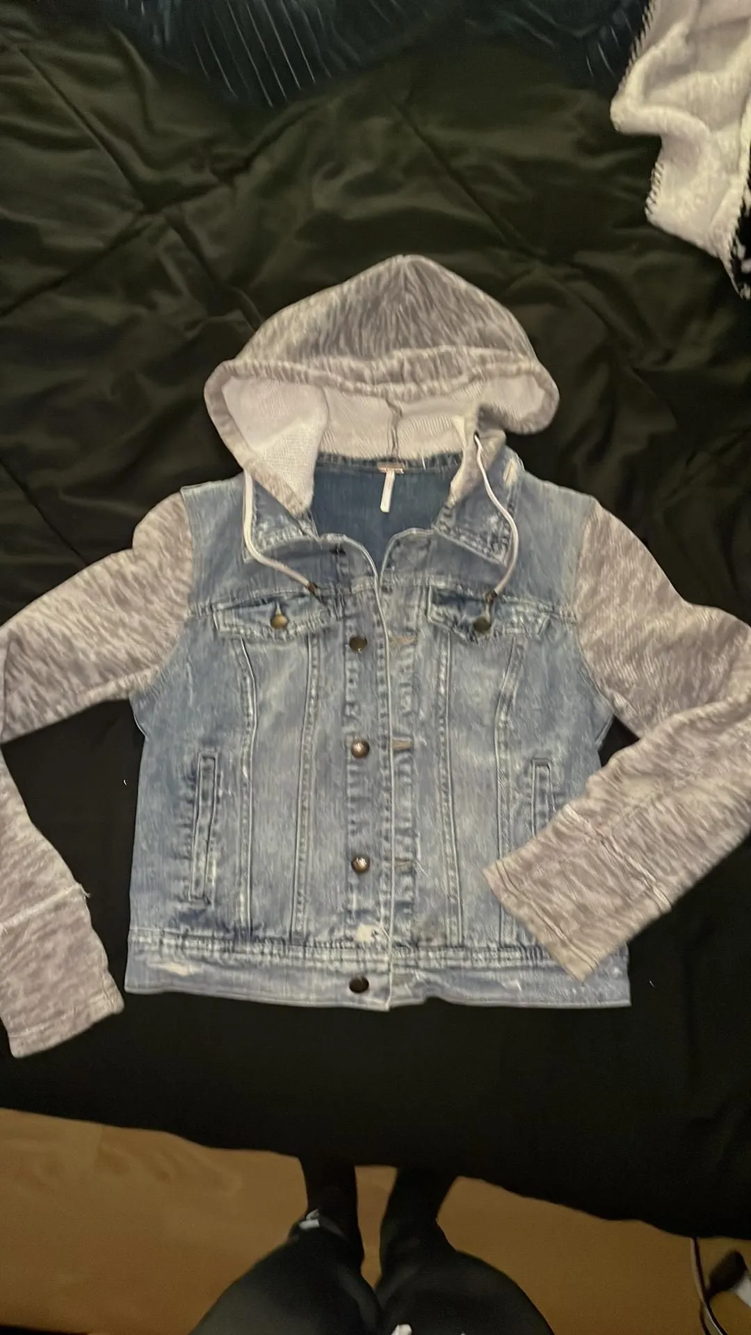 Listing Image Blurred Background