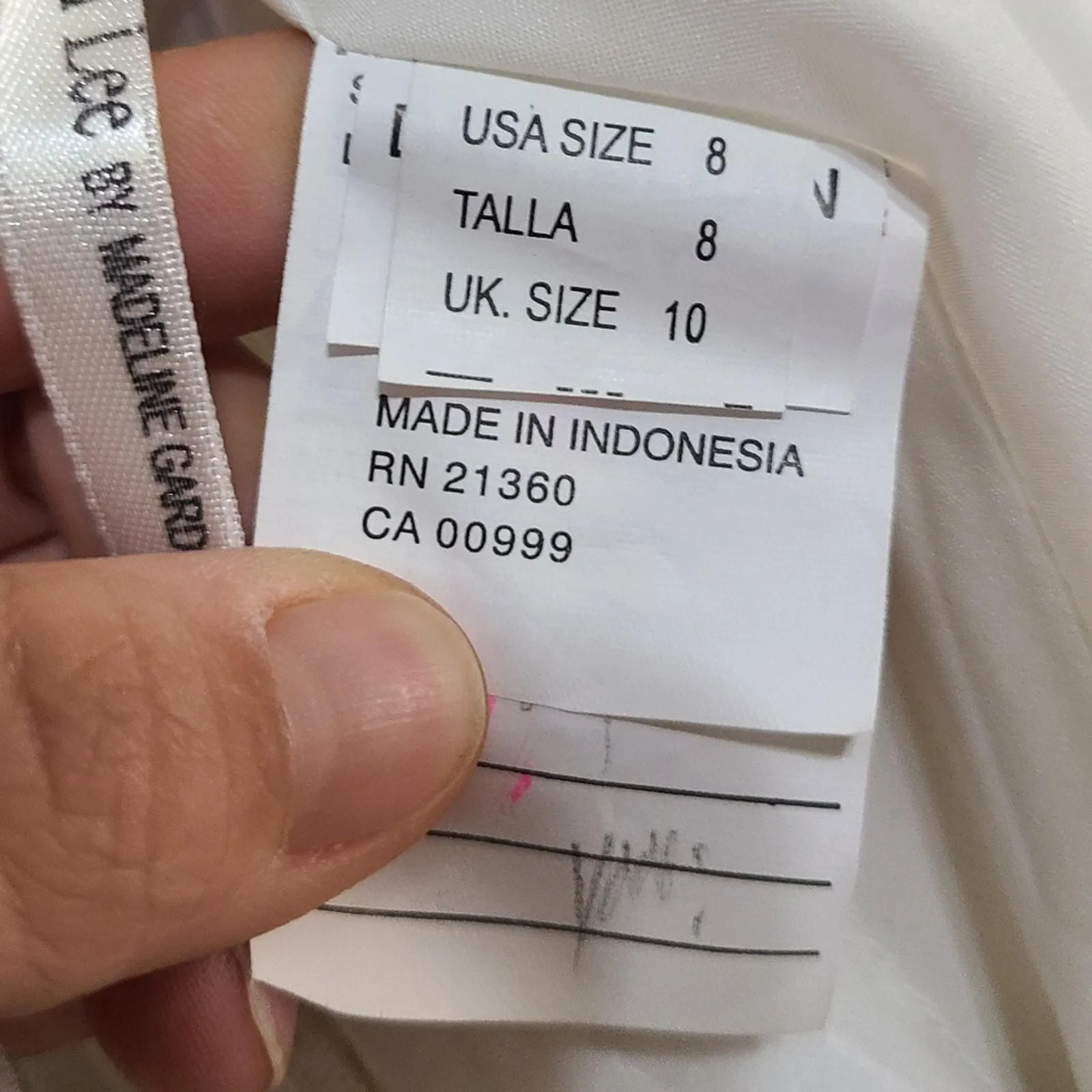 Listing Image Blurred Background