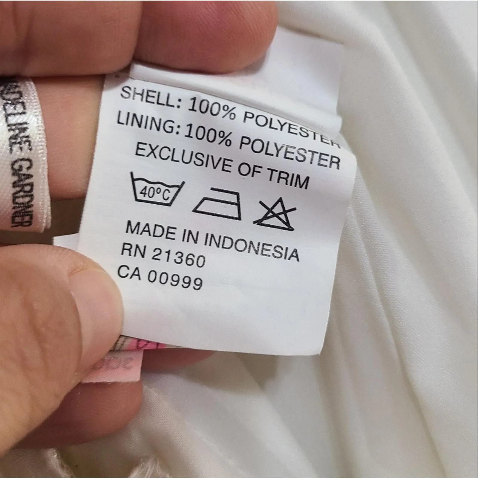 Listing Image Blurred Background