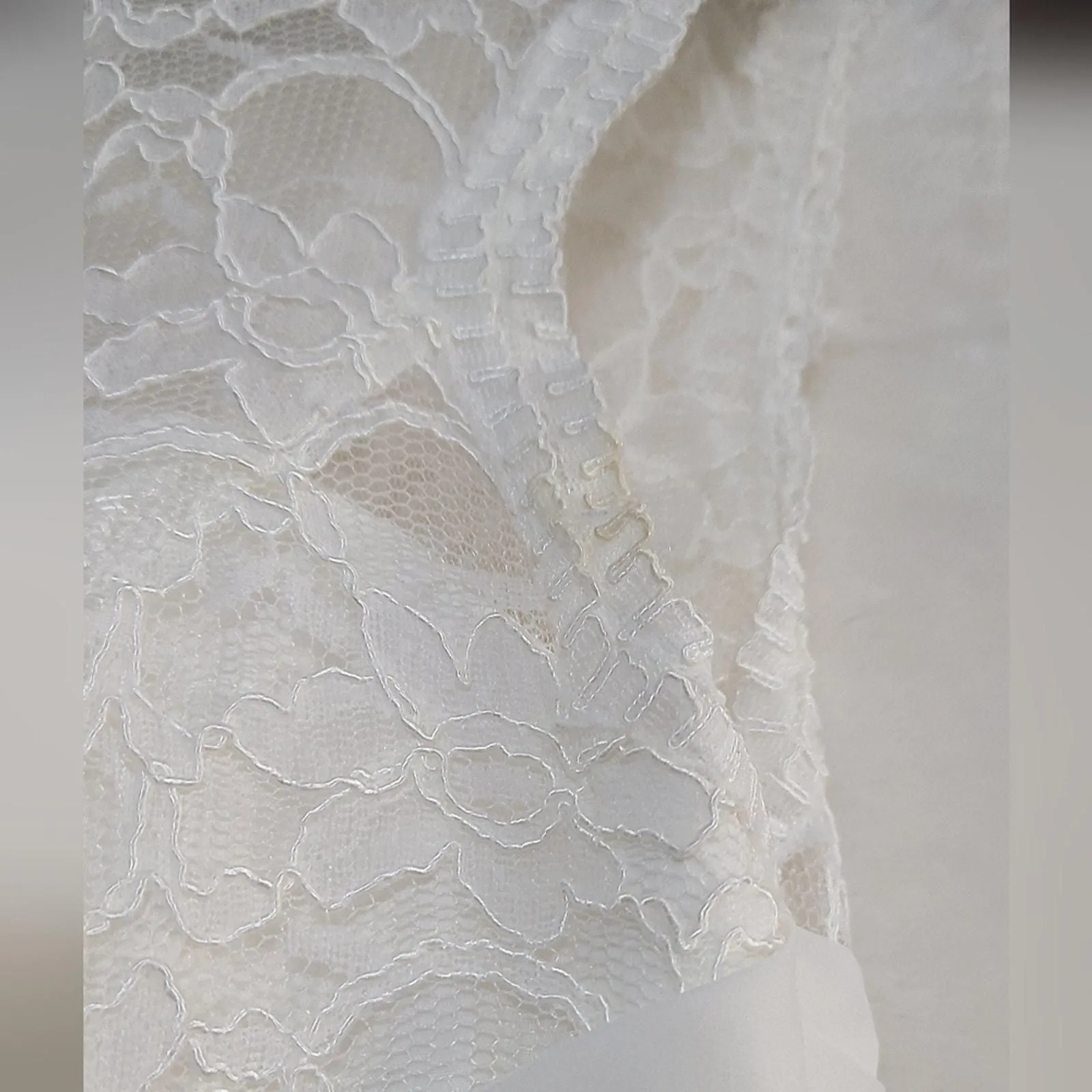 Listing Image Blurred Background