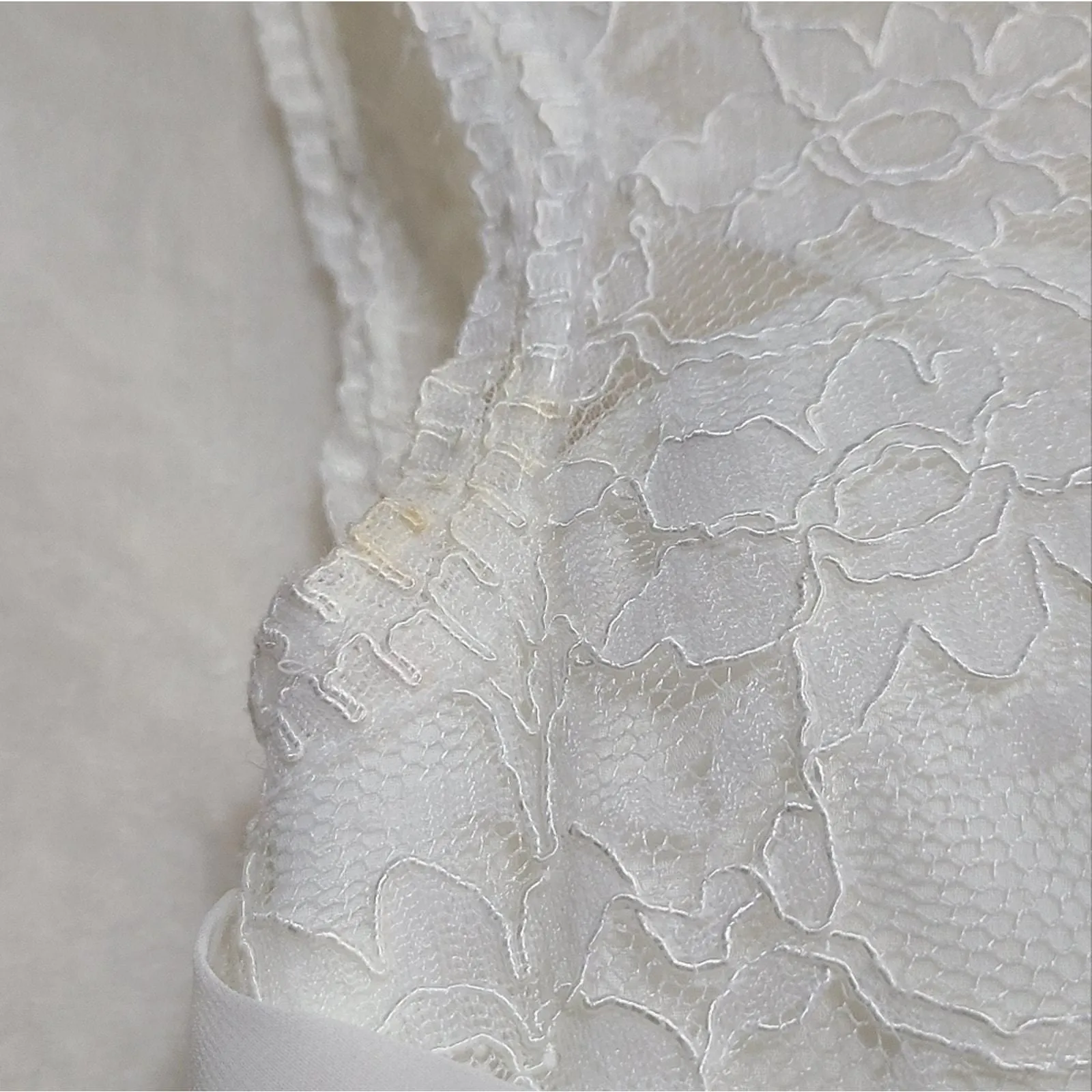 Listing Image Blurred Background