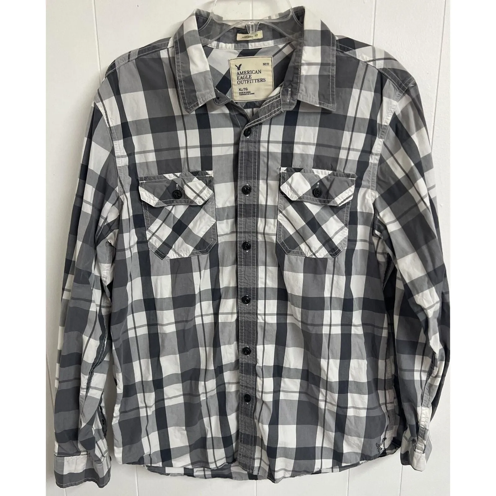 Product image for American Eagle Men's Athletic Fit Button Down Long Sleeve Collared Plaid Shirt L