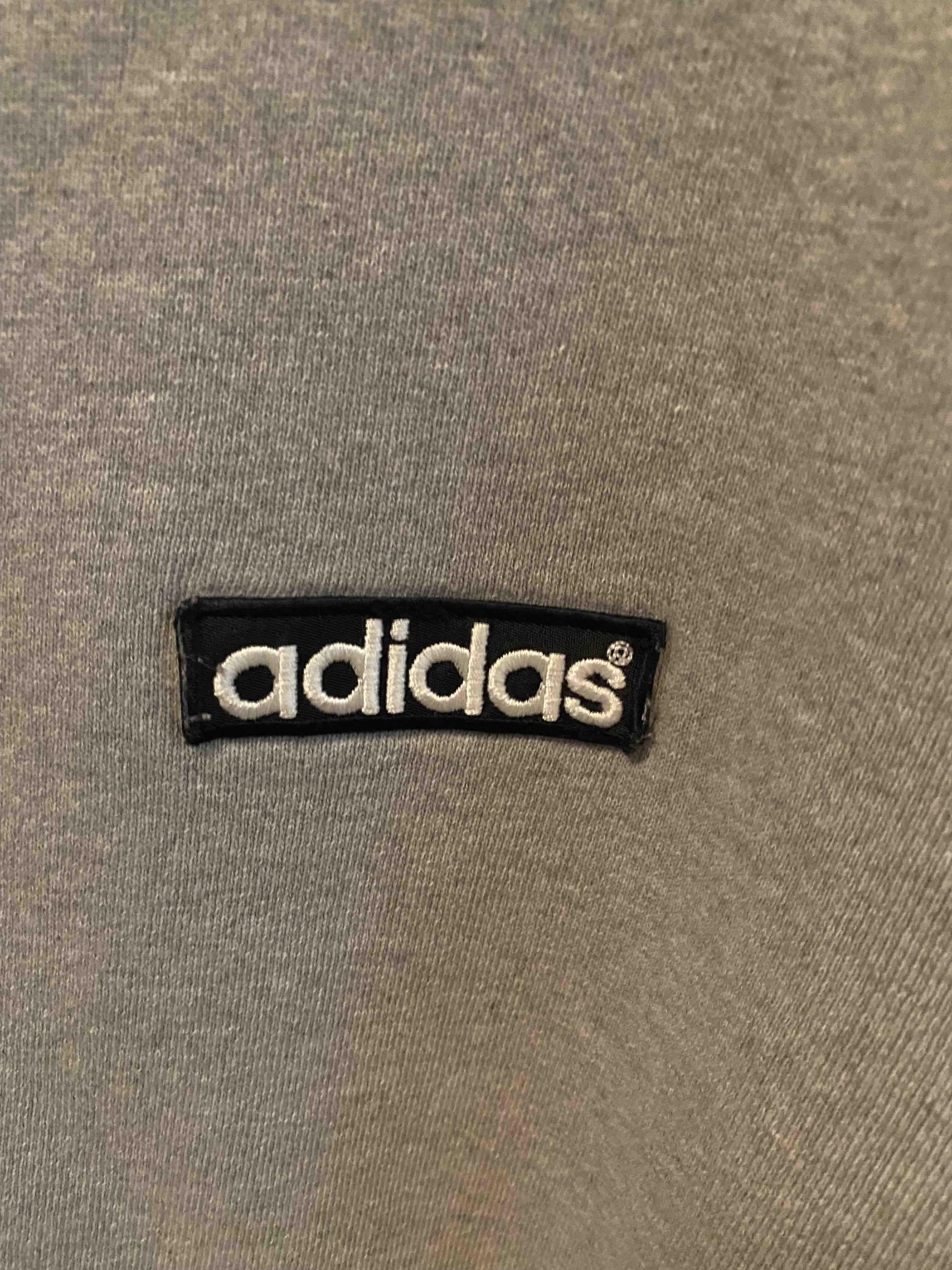 Listing Image Blurred Background