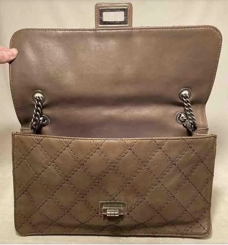 Listing Image Blurred Background