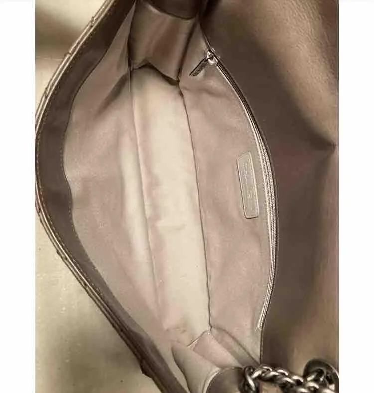 Listing Image Blurred Background