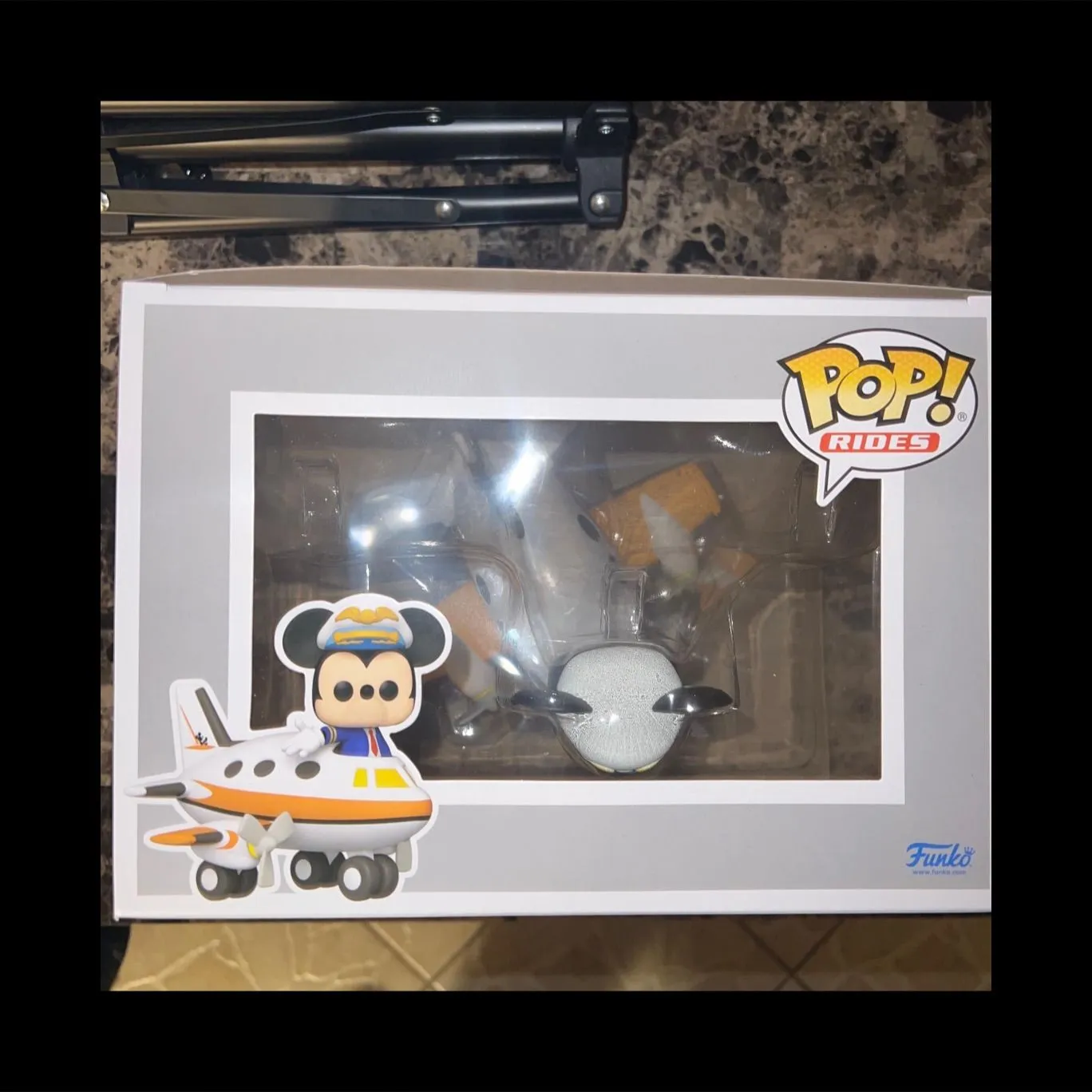 Listing Image Blurred Background