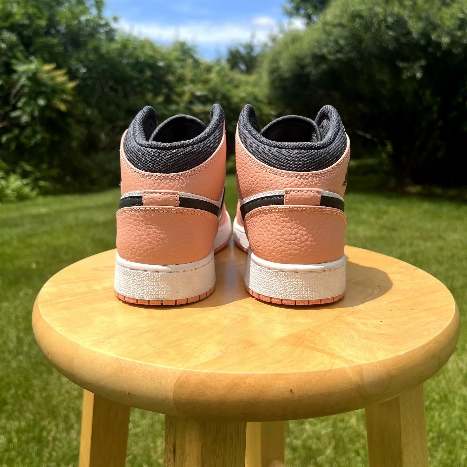 Listing Image Blurred Background