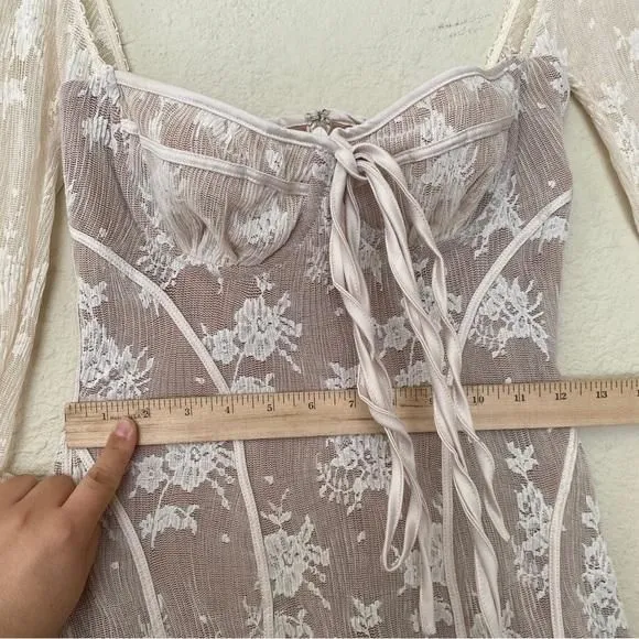 House of CB 'Analissa' Vintage Cream Lace Corset Dress NWOT size S   Whatnot: Shop, Sell, Connect