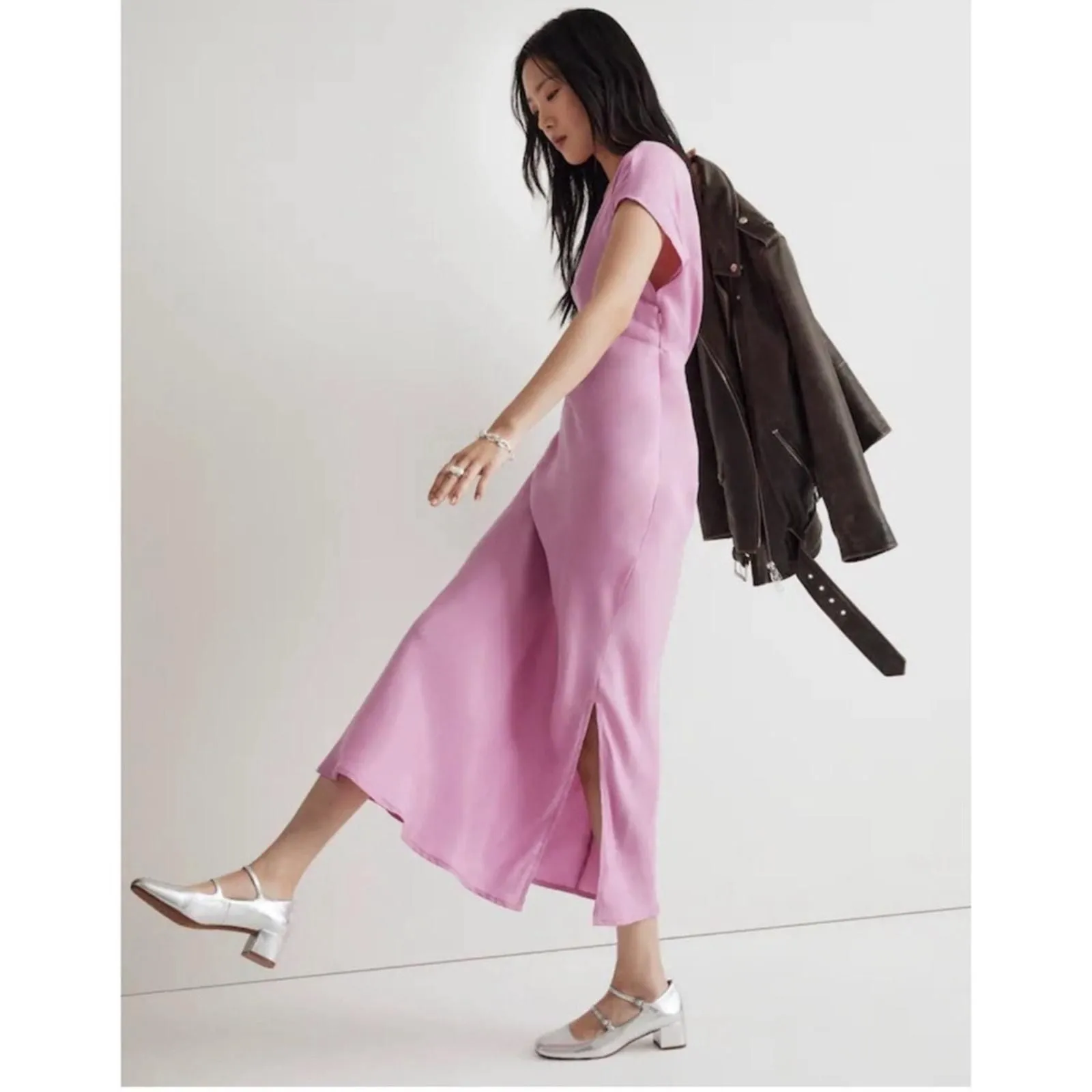 Madewell Satin Wide V-Neck Midi Dress in Pink Size 8  Whatnot : Acheter,  vendre et tisser des liens