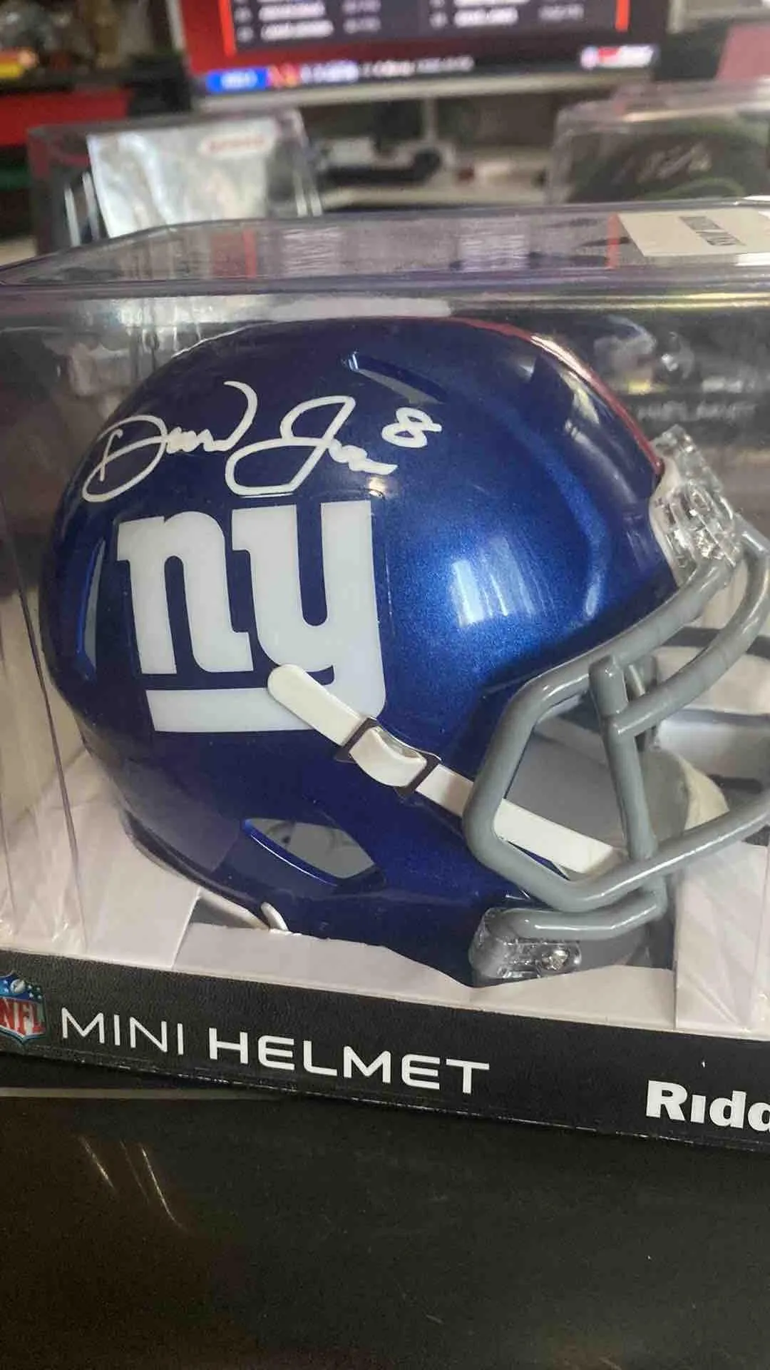 Product image for Daniel Jones 8 signed mini helmet